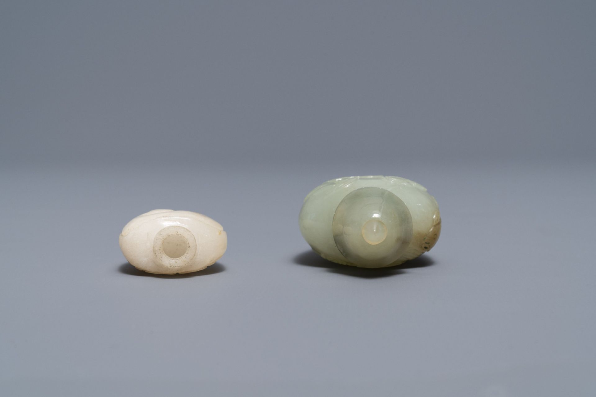 Two Chinese Mughal-style white and celadon jade snuff bottles, 19th C. - Image 3 of 4