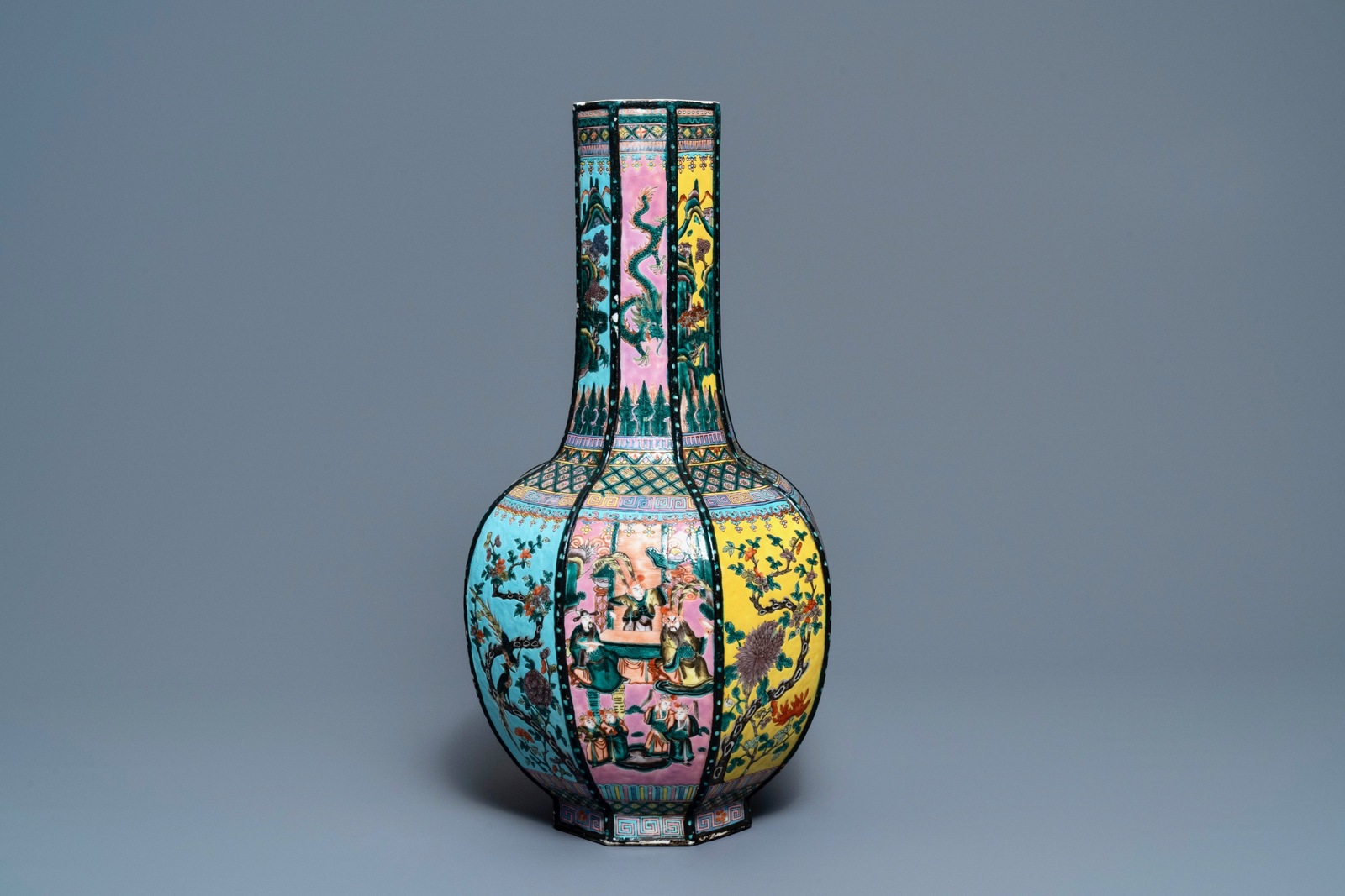 An octagonal Chinese famille rose bottle vase, 19th C. - Image 2 of 6