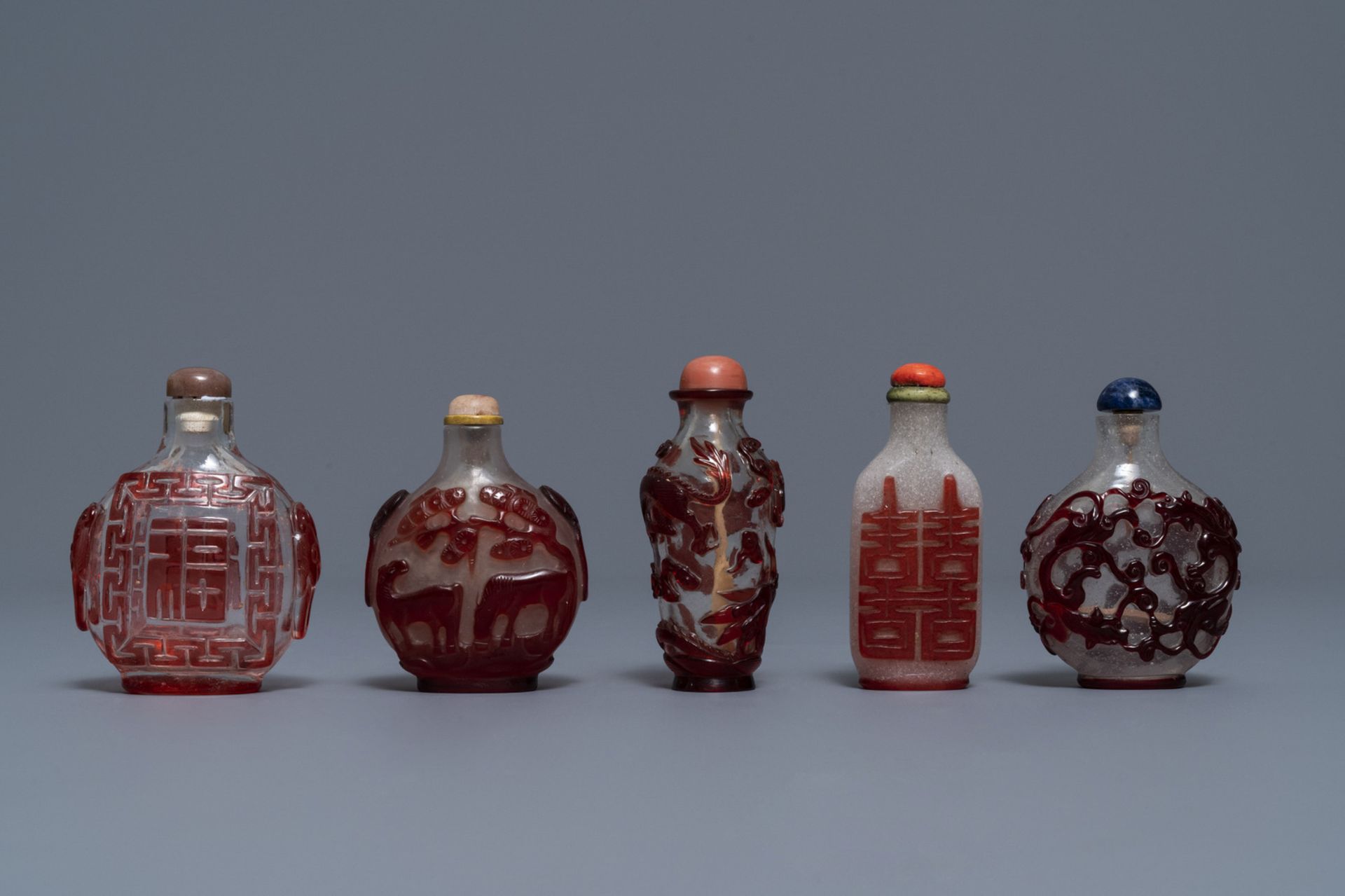 Ten Chinese red overlay, snowflake and transparent glass snuff bottles, 18/20th C. - Image 3 of 9