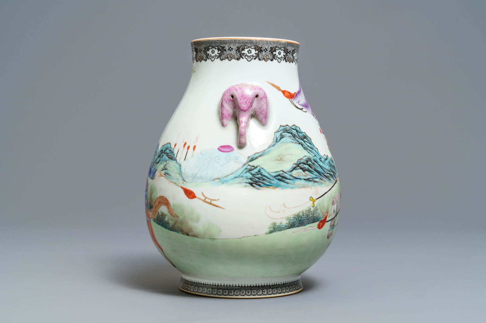 A Chinese famille rose hu vase with warriors on horseback, Qianlong mark, Republic, 20th C. - Image 3 of 7