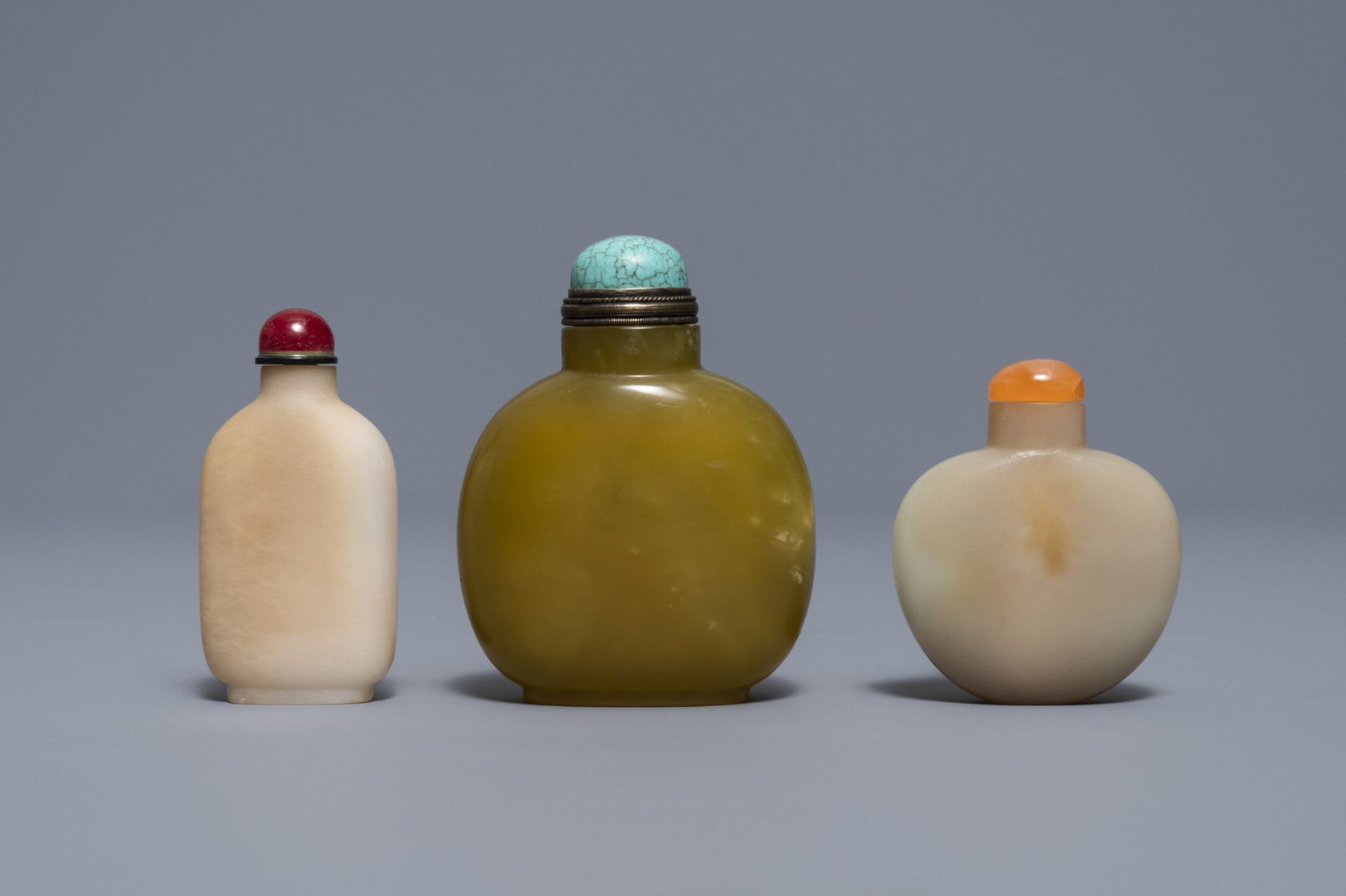 Three Chinese jade snuff bottles, 18/19th C. - Image 2 of 4
