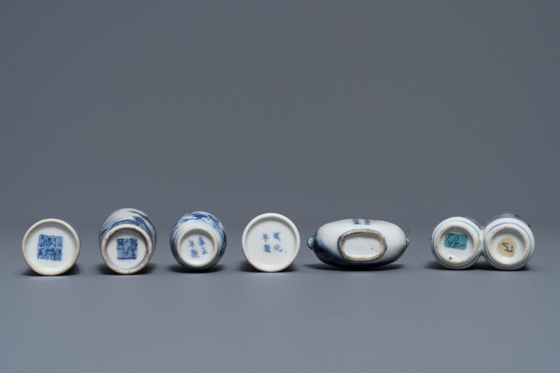 Six Chinese blue and white porcelain snuff bottles, 19/20th C. - Image 4 of 4