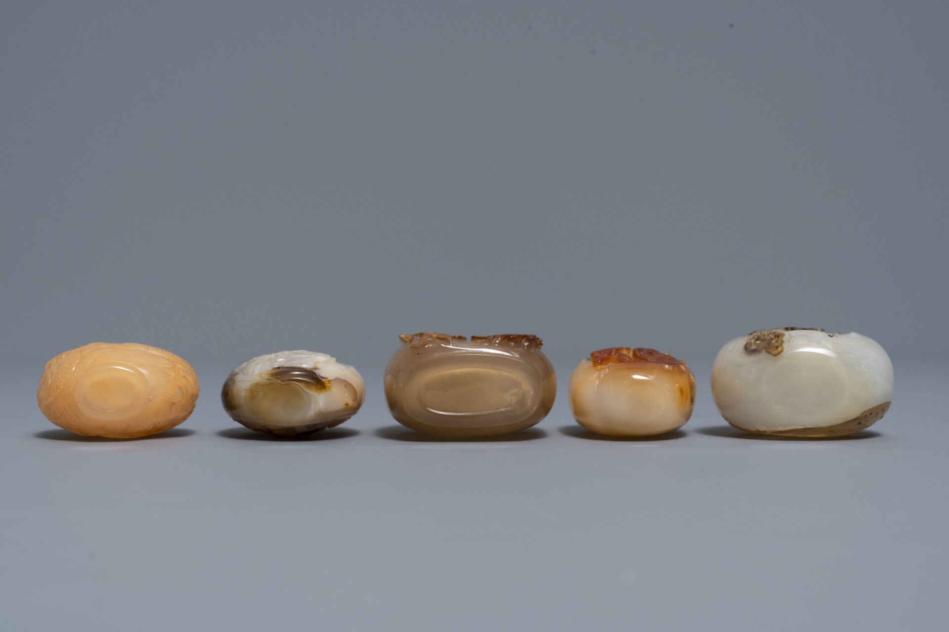 Ten Chinese carved agate snuff bottles, 19/20th C. - Image 9 of 9