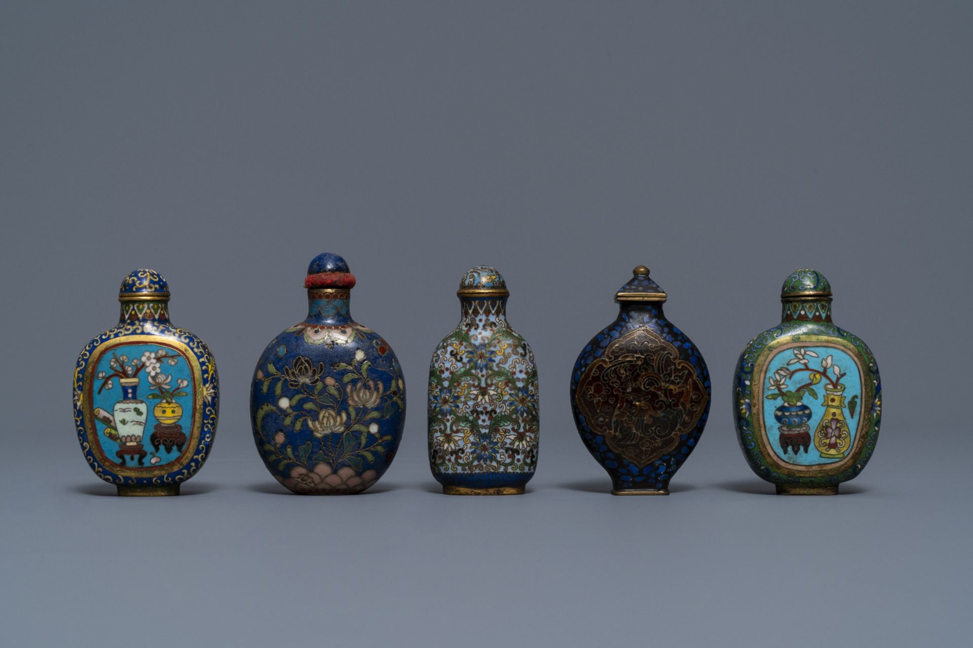 Ten Chinese cloisonnŽ snuff bottles, 19/20th C. - Image 2 of 9