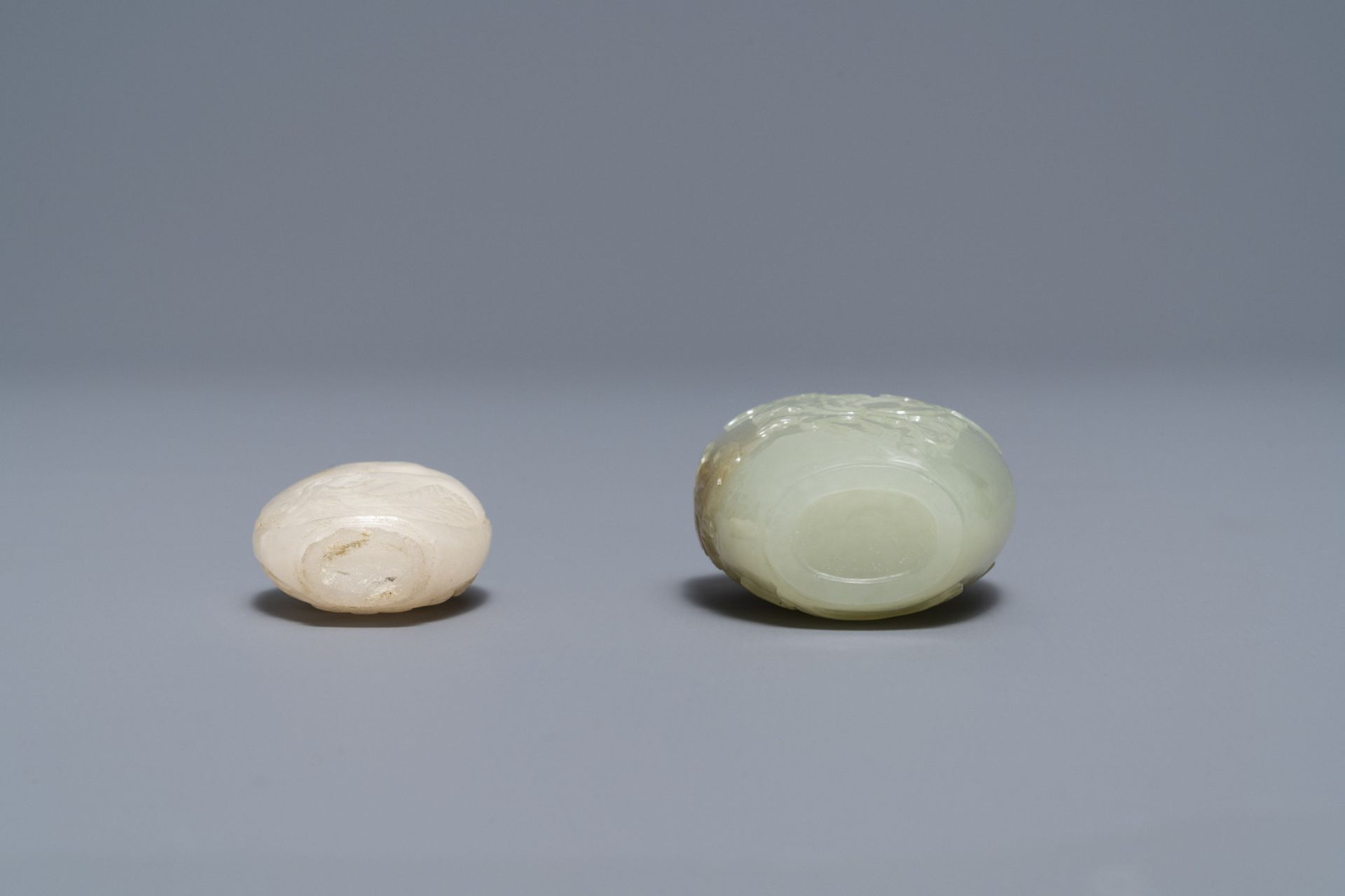 Two Chinese Mughal-style white and celadon jade snuff bottles, 19th C. - Image 4 of 4