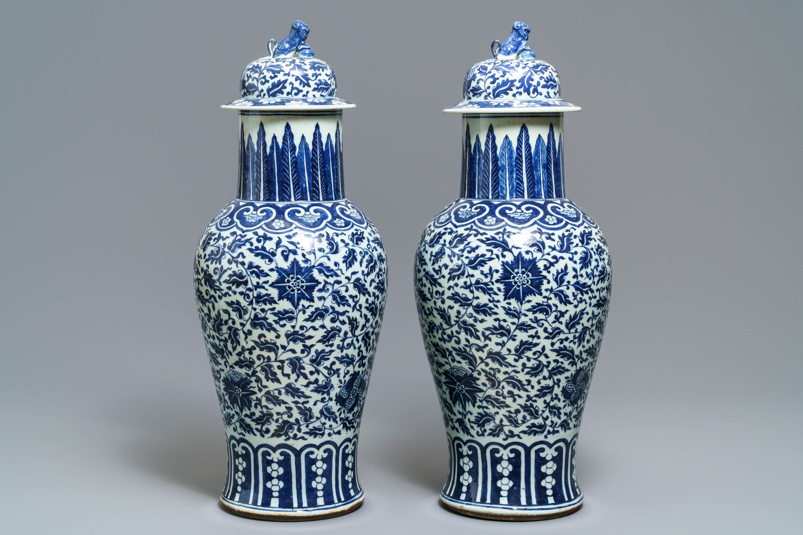 A pair of Chinese blue and white vases and covers with floral sprigs, 19th C. - Image 3 of 6