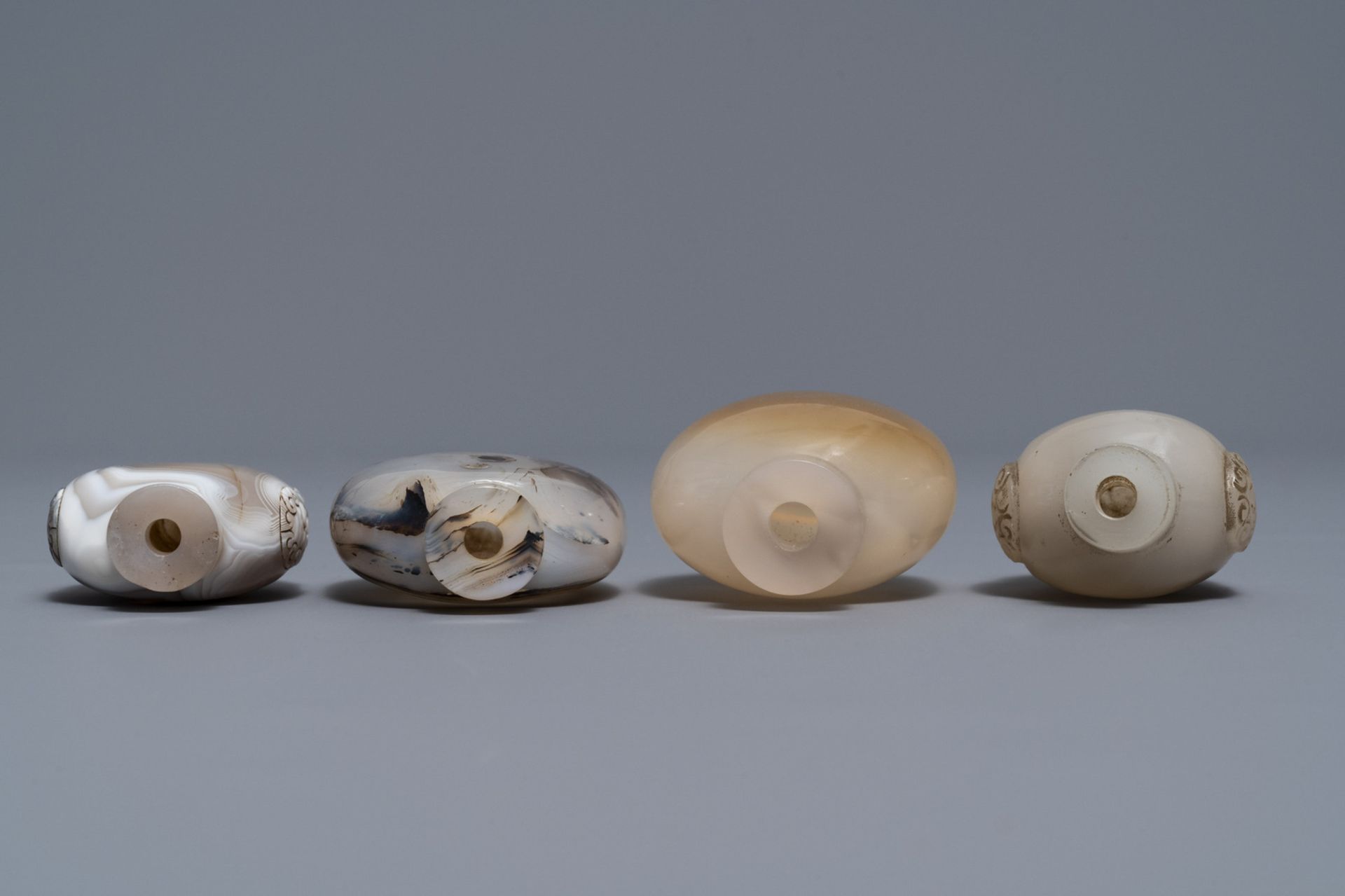 Eight Chinese agate snuff bottles, 19/20th C. - Image 4 of 9