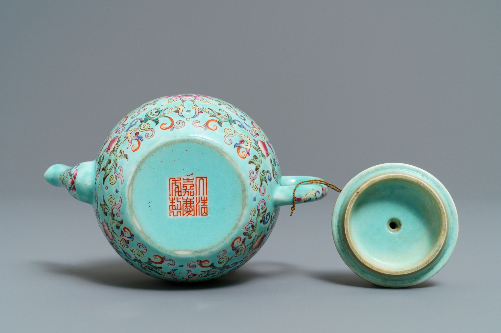 A Chinese turquoise-ground famille rose teapot, Jiaqing mark, Republic, 20th C. - Image 7 of 7