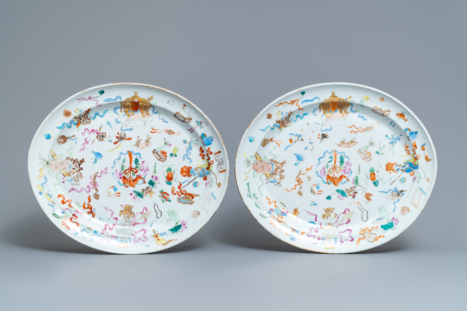 A 9-piece Chinese famille rose service with antiquities design, Jiaqing/Daoguang - Image 4 of 15