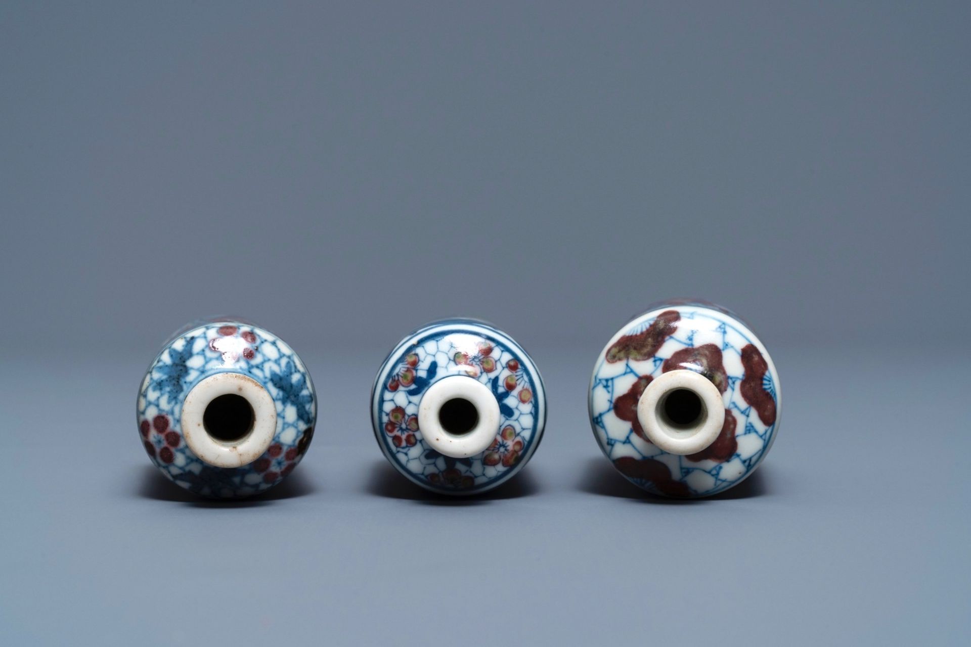 Three Chinese blue, white and underglaze red snuff bottles, Yongzheng marks, 19th C. - Image 3 of 4