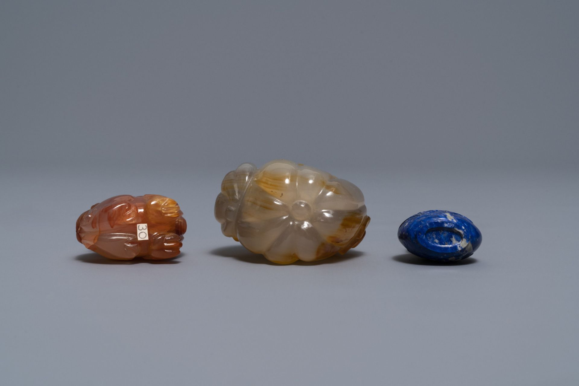 Seven Chinese hardstone, agate and quartz snuff bottles, 19/20th C. - Image 9 of 9