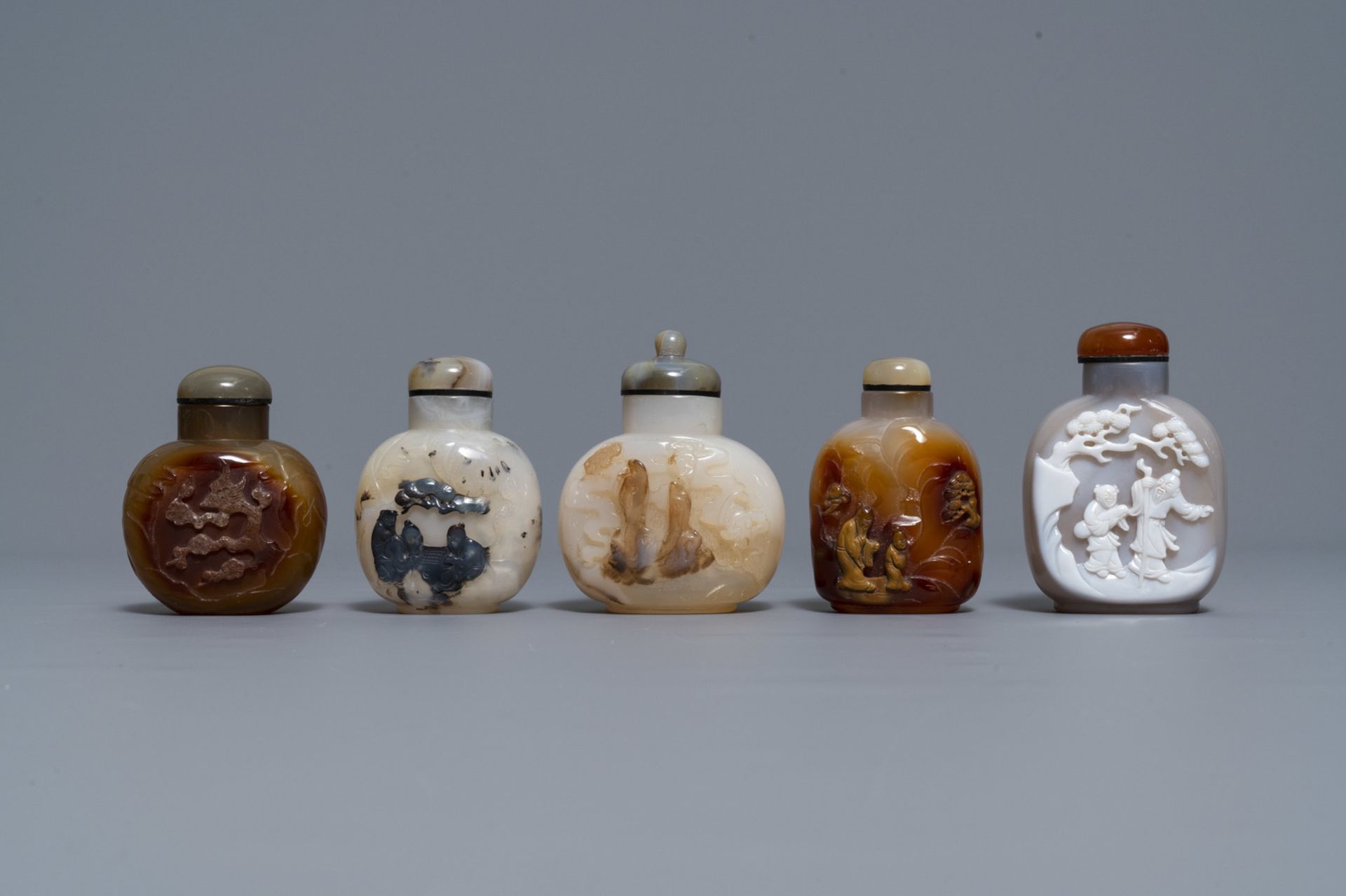 Ten Chinese carved agate snuff bottles, 19/20th C. - Image 2 of 9