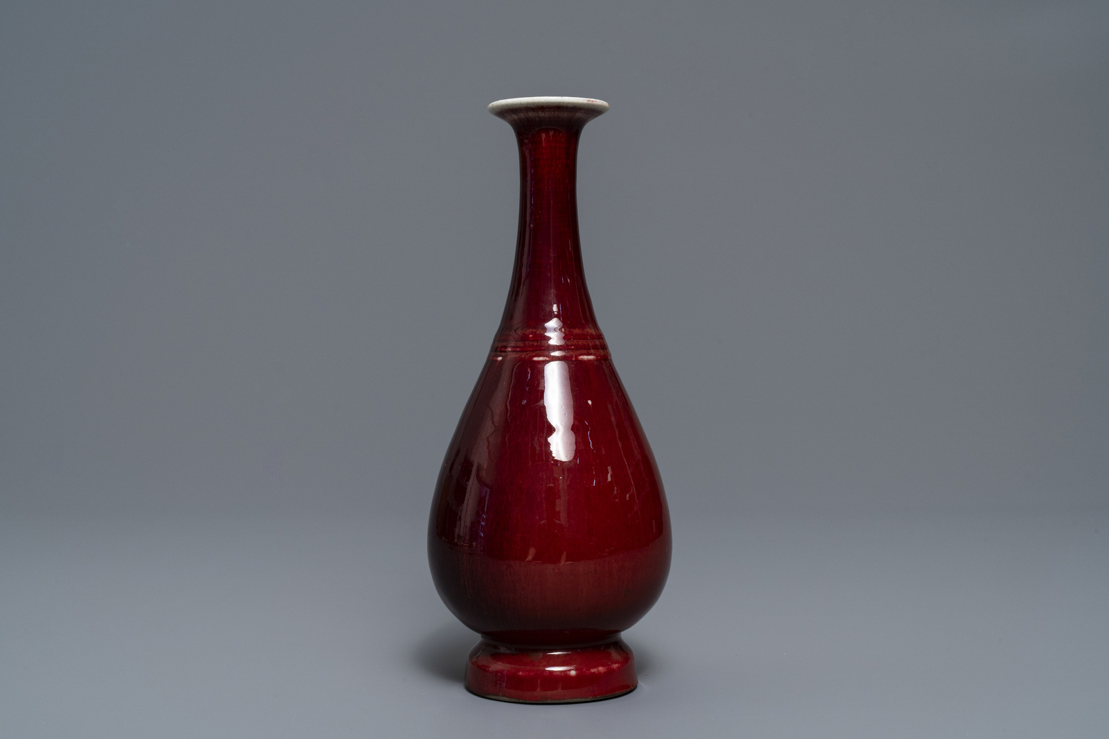 A Chinese pear-shaped 'langyao' vase, 19th C. - Image 2 of 7