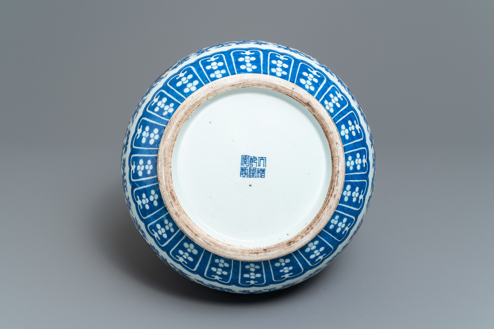 A Chinese blue, white and copper red 'hu' vase, Qianlong mark, 19/20th C. - Image 5 of 6