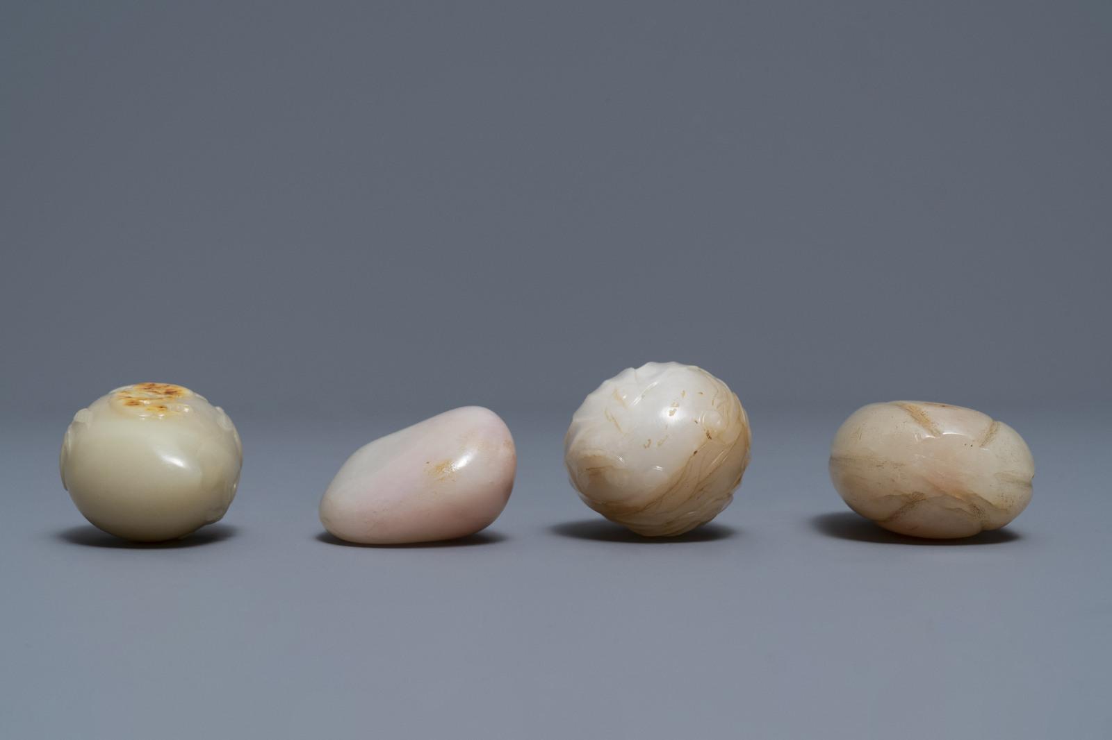 Four Chinese russet jade snuff bottles, 19/20th C. - Image 4 of 4