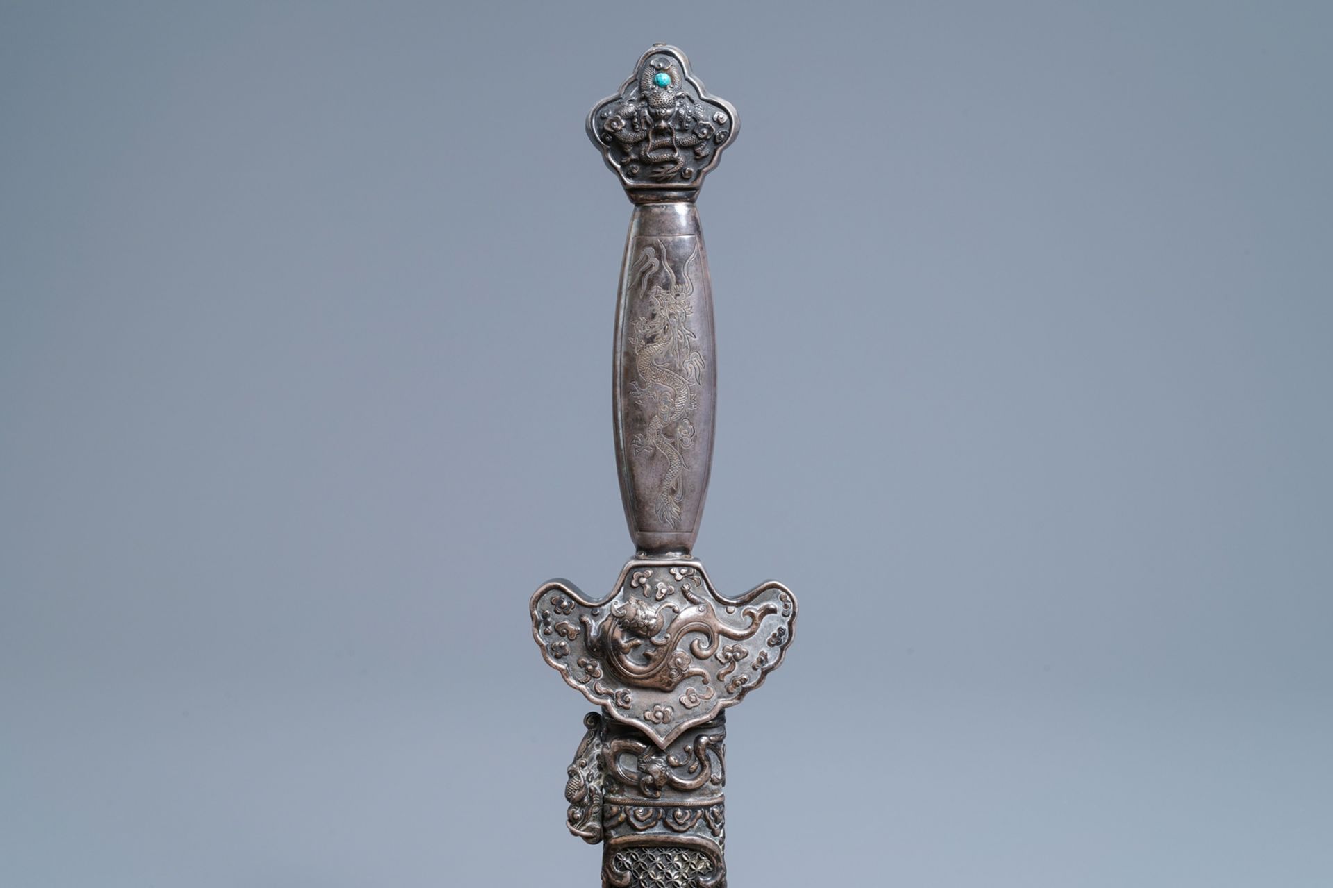 A Chinese coral-, lapis lazuli- and turquoise-inlaid silver sword, 19th C. - Image 12 of 12