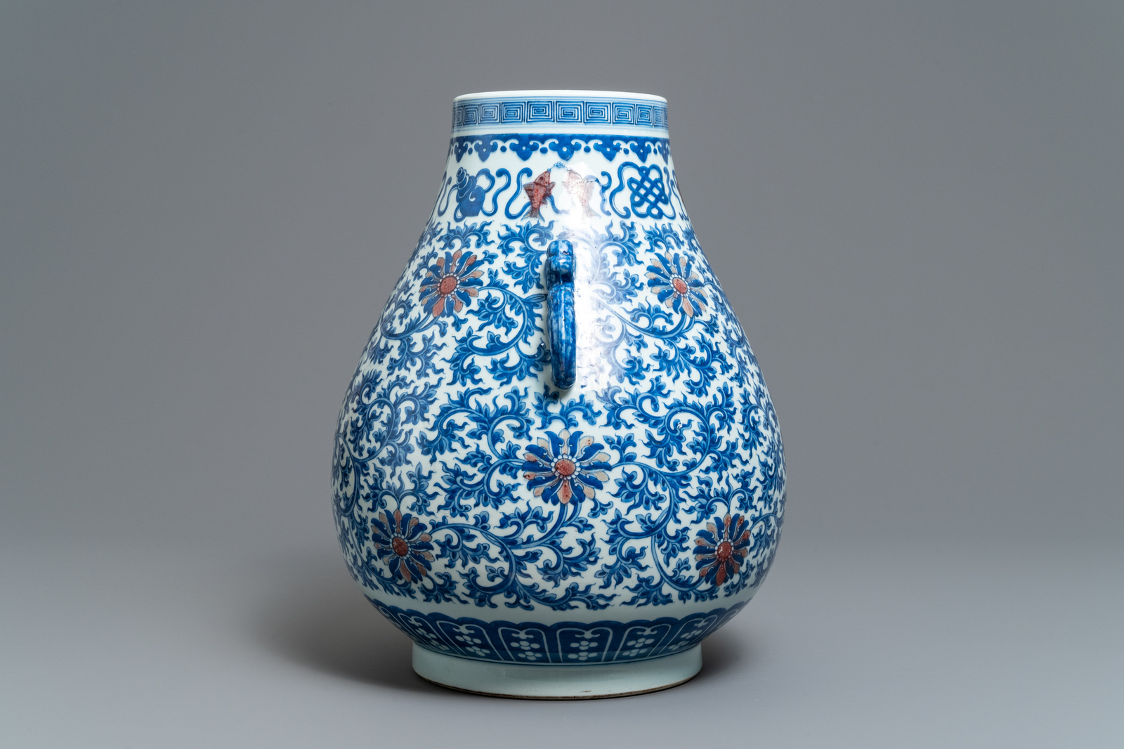 A Chinese blue, white and copper red 'hu' vase, Qianlong mark, 19/20th C. - Image 4 of 6