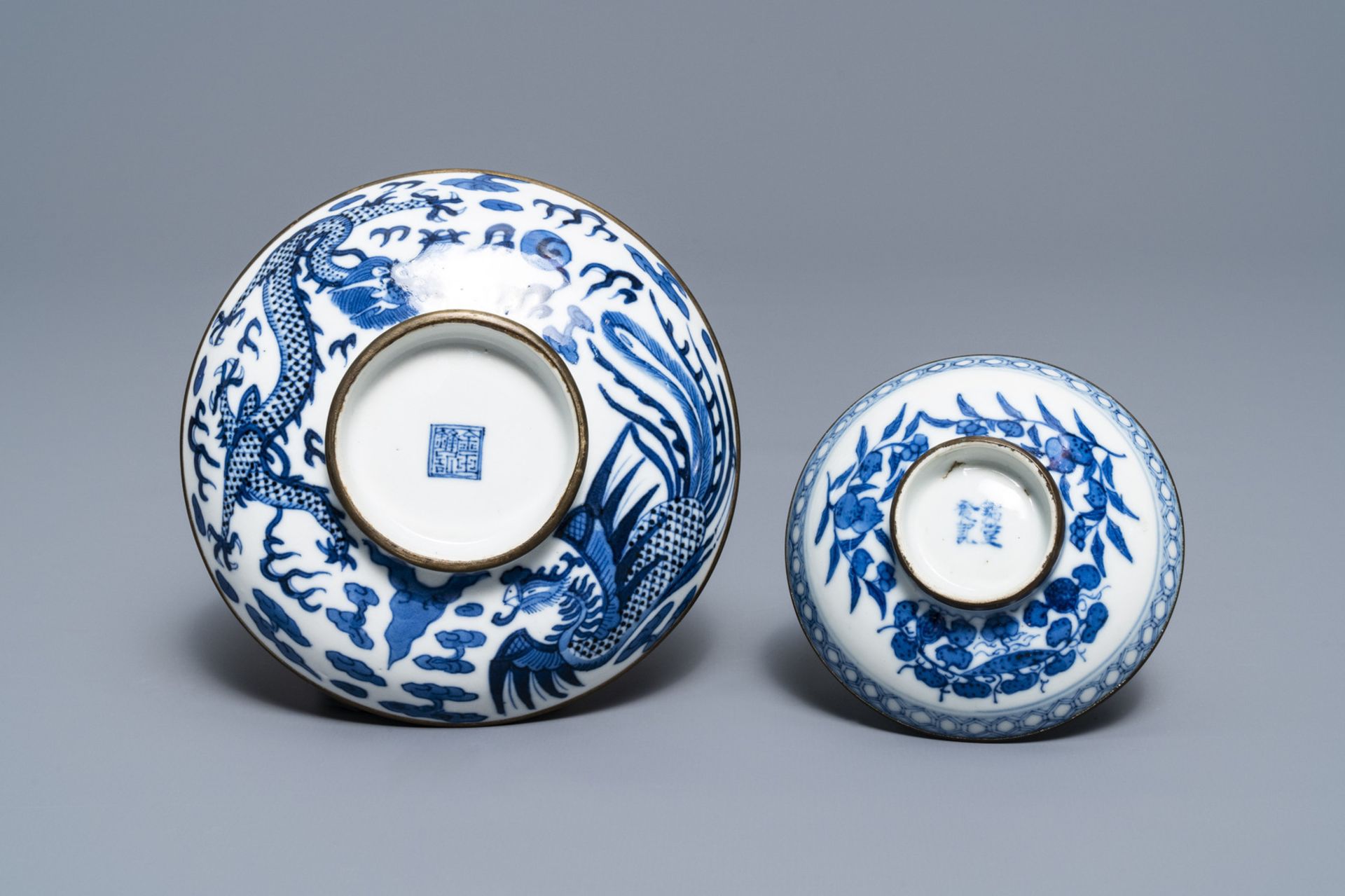 Two Chinese blue and white 'Bleu de Hue' covered bowls for the Vietnamese market, 19th C. - Image 6 of 9