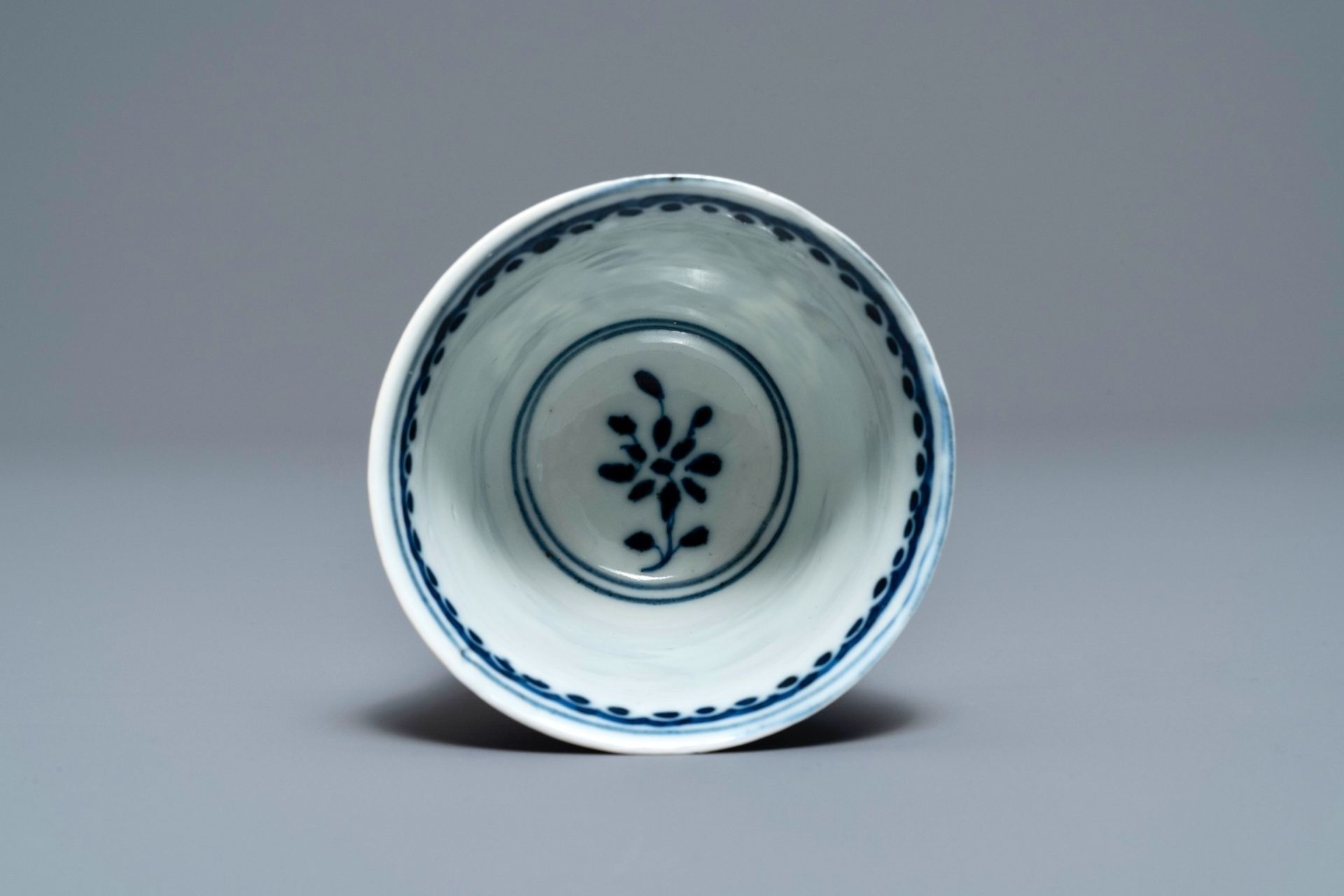 Twelve Chinese blue and white cups and saucers, 19th C. - Image 6 of 9