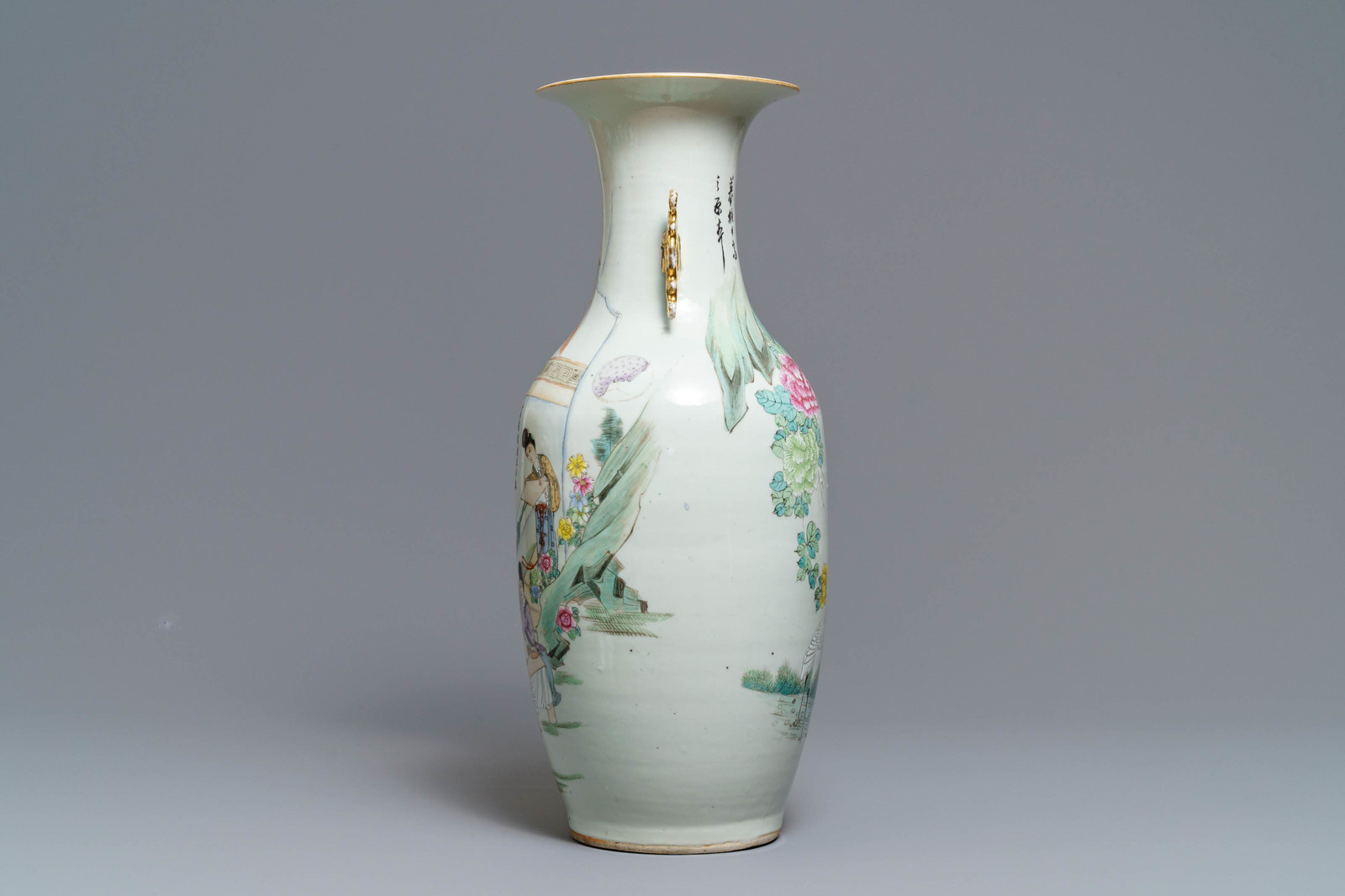 A Chinese famille rose two-sided design vase, 19/20th C. - Image 4 of 6