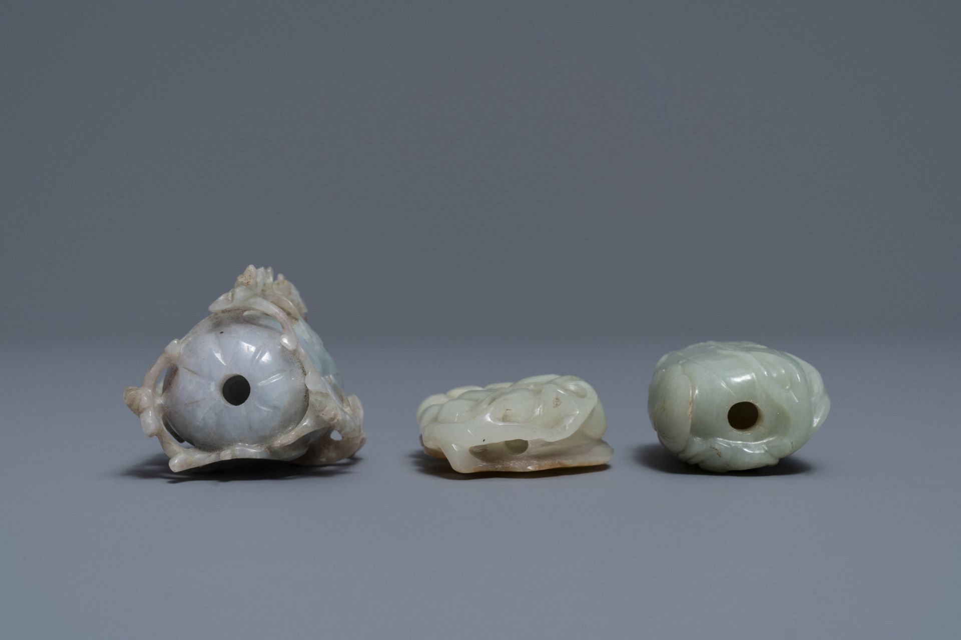 Three Chinese jade snuff bottles with coral stoppers, 19/20th C. - Image 4 of 4