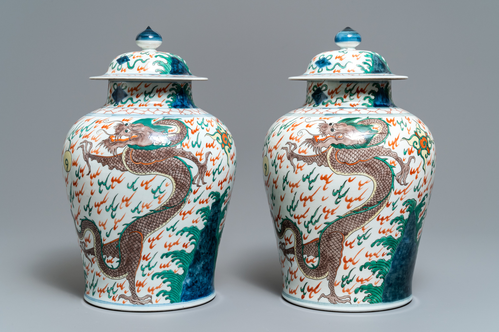 A pair of wucai-style vases and covers with dragons, Samson, Paris, 19th C - Image 5 of 8