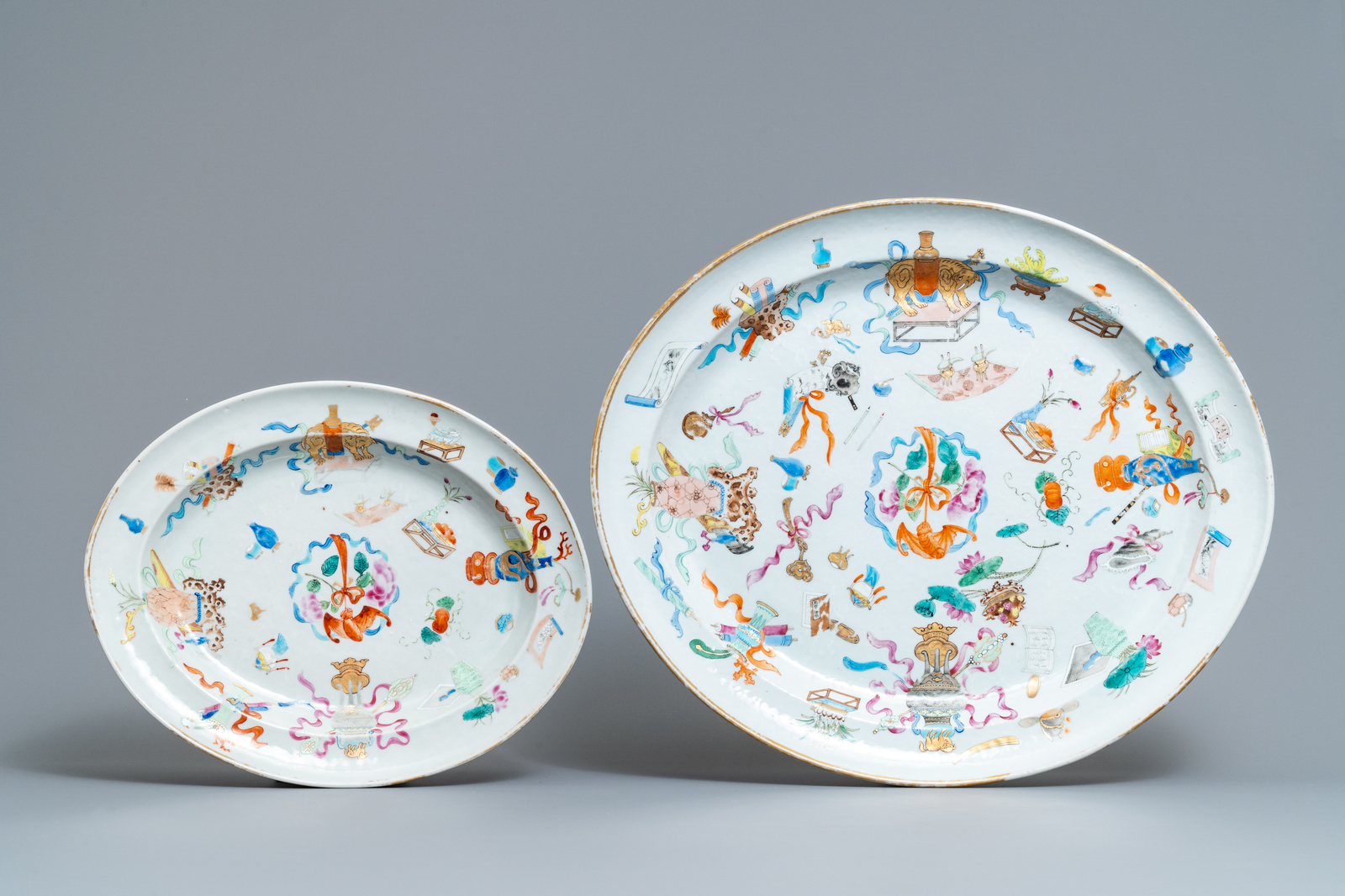 A 9-piece Chinese famille rose service with antiquities design, Jiaqing/Daoguang - Image 2 of 15