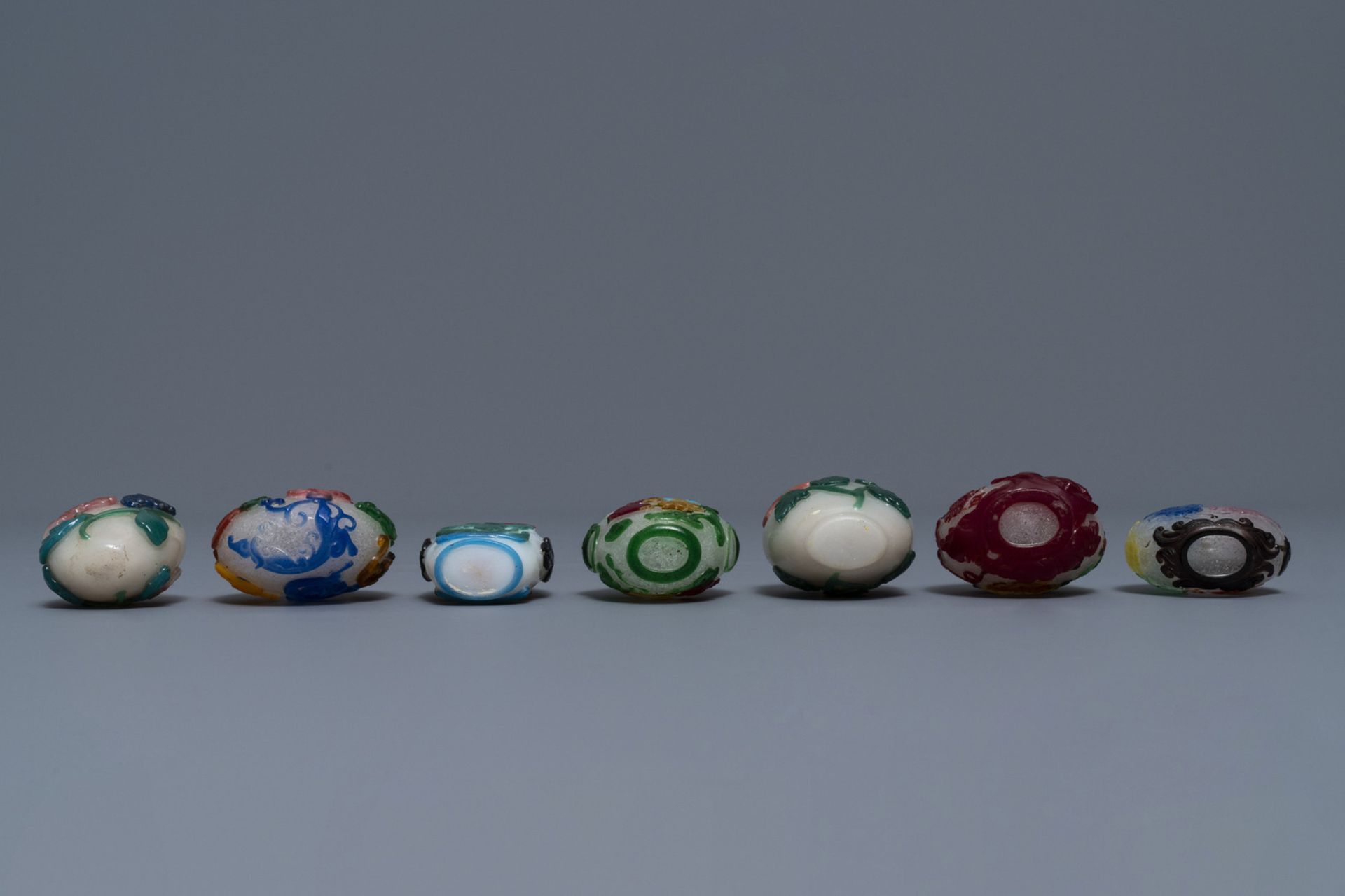 Seven Chinese multi-colour overlay glass snuff bottles, 19/20th C. - Image 4 of 4