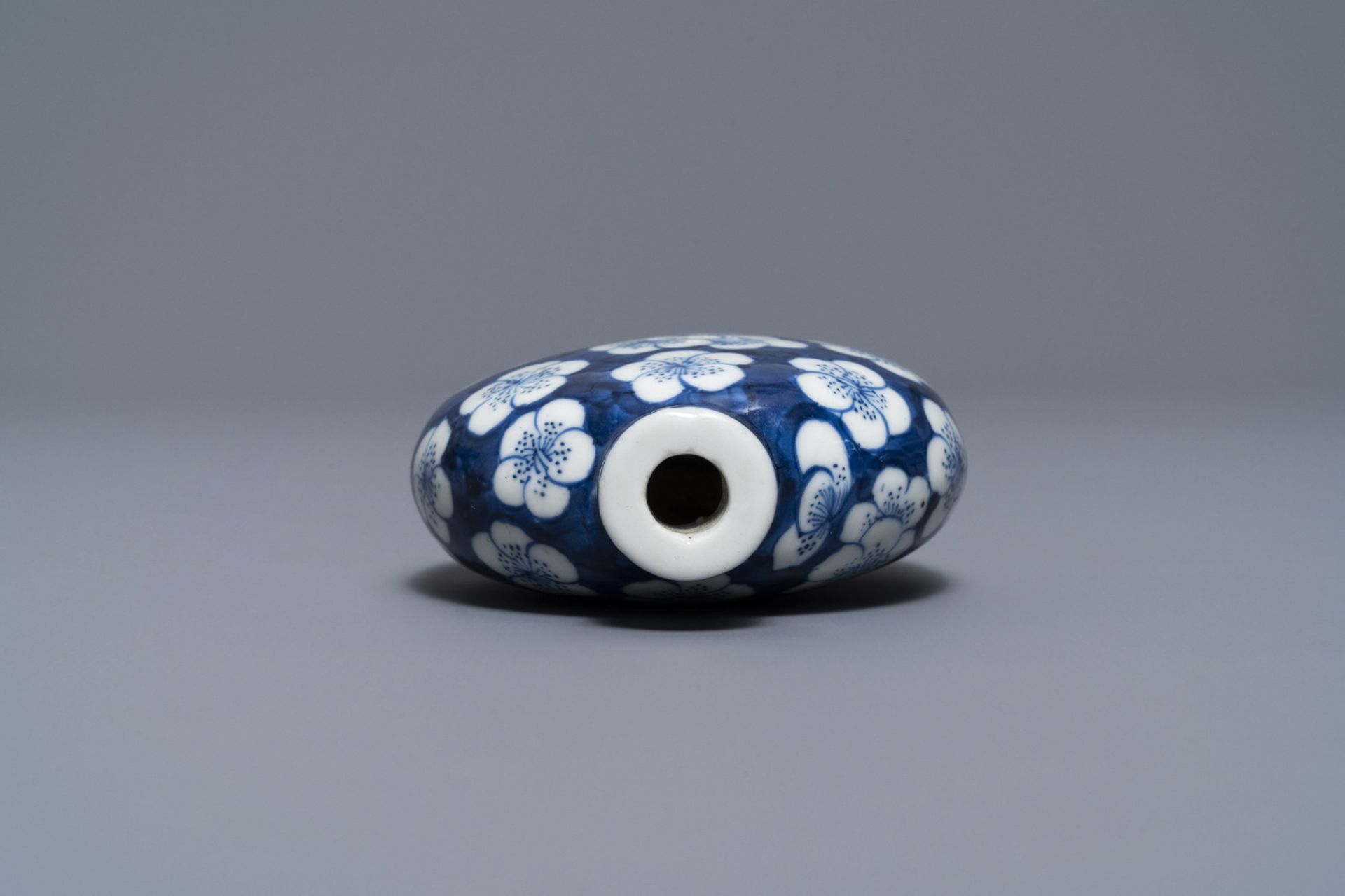 A Chinese turquoise glazed model of a toad, a cat & a blue and white snuff bottle, Kangxi & 19th C. - Image 18 of 19