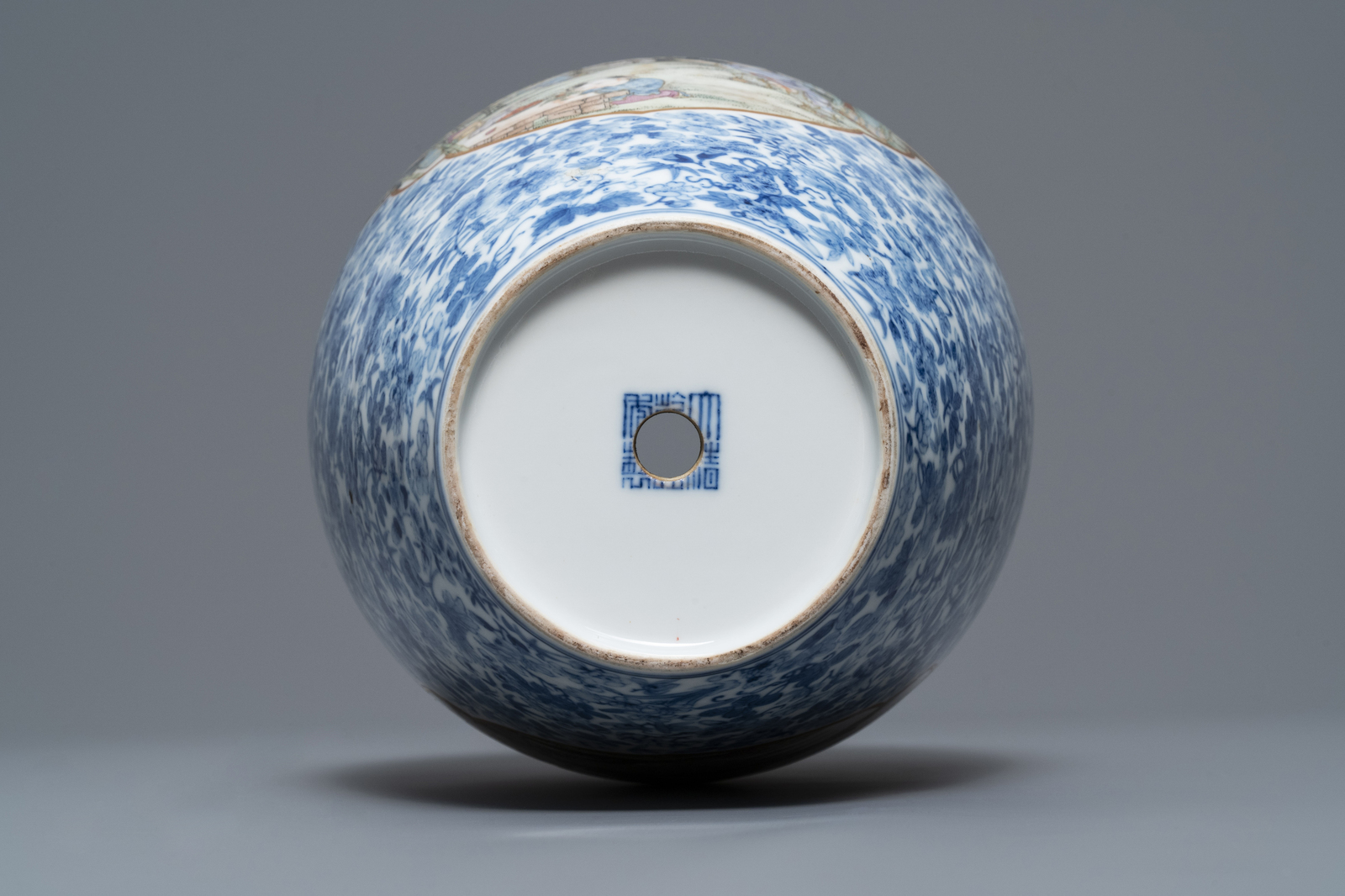 A Chinese famille rose vase, Qianlong mark, Republic, 20th C. - Image 6 of 6