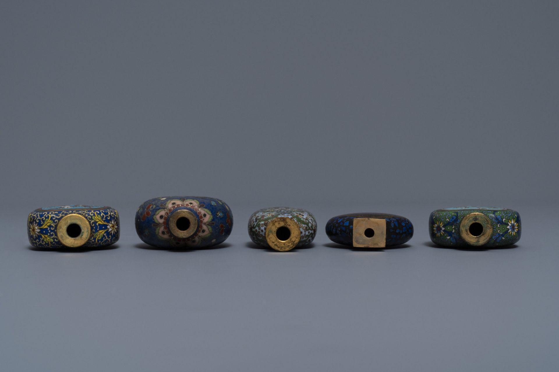 Ten Chinese cloisonnŽ snuff bottles, 19/20th C. - Image 4 of 9