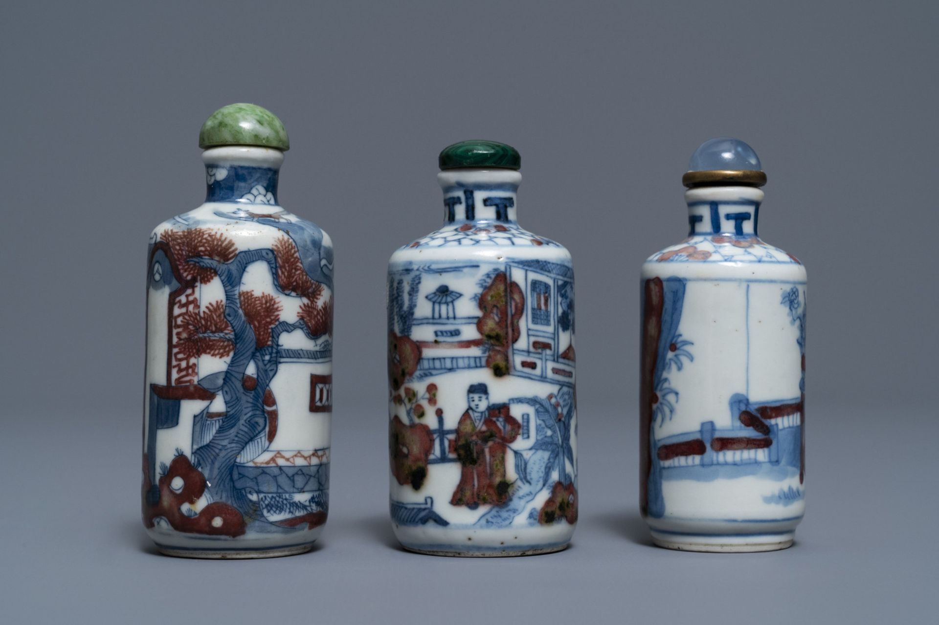 Three Chinese blue, white and underglaze red snuff bottles, Yongzheng marks, 18/19th C. - Image 2 of 4