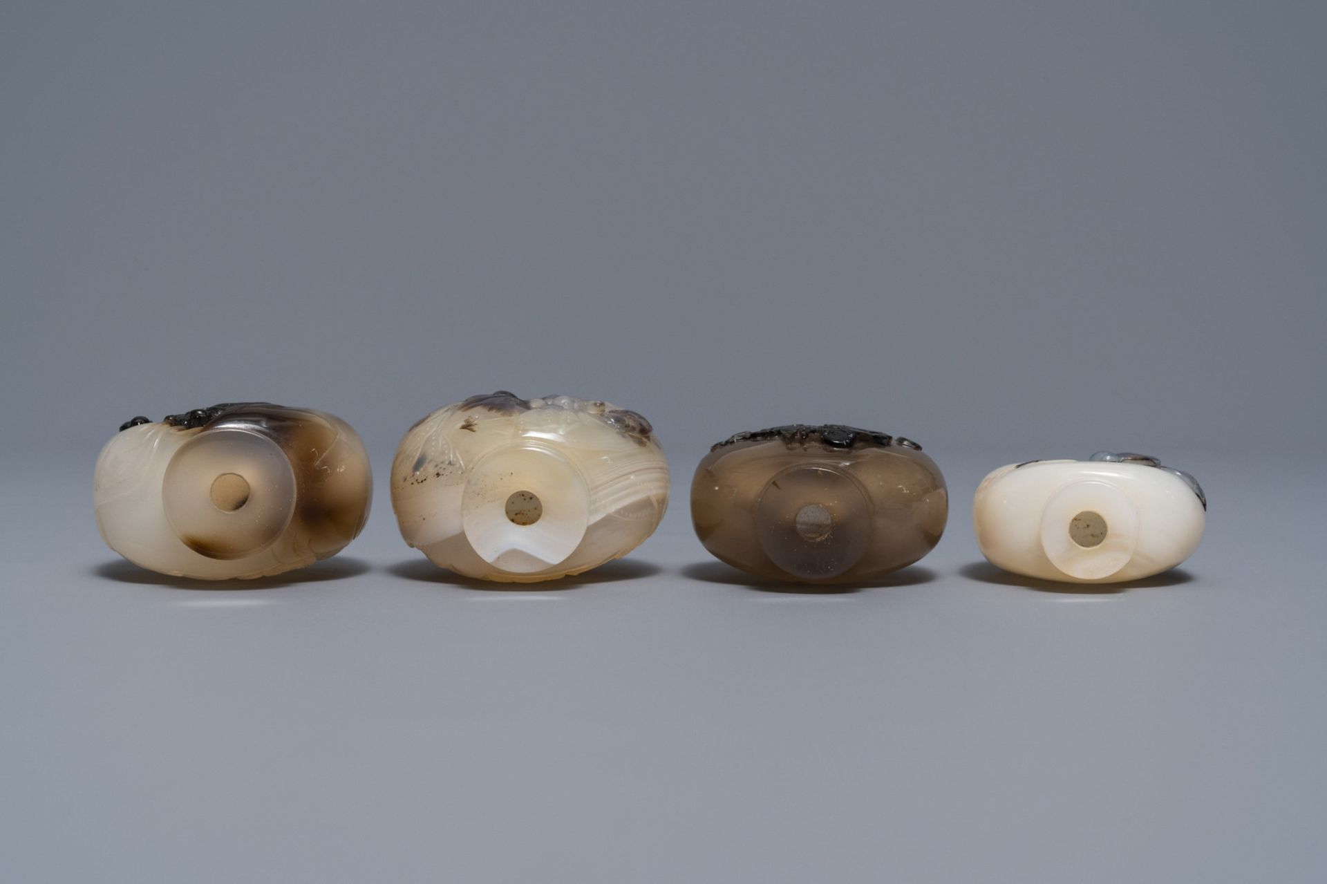 Eight Chinese carved shadow agate snuff bottles, 19/20th C. - Image 4 of 9