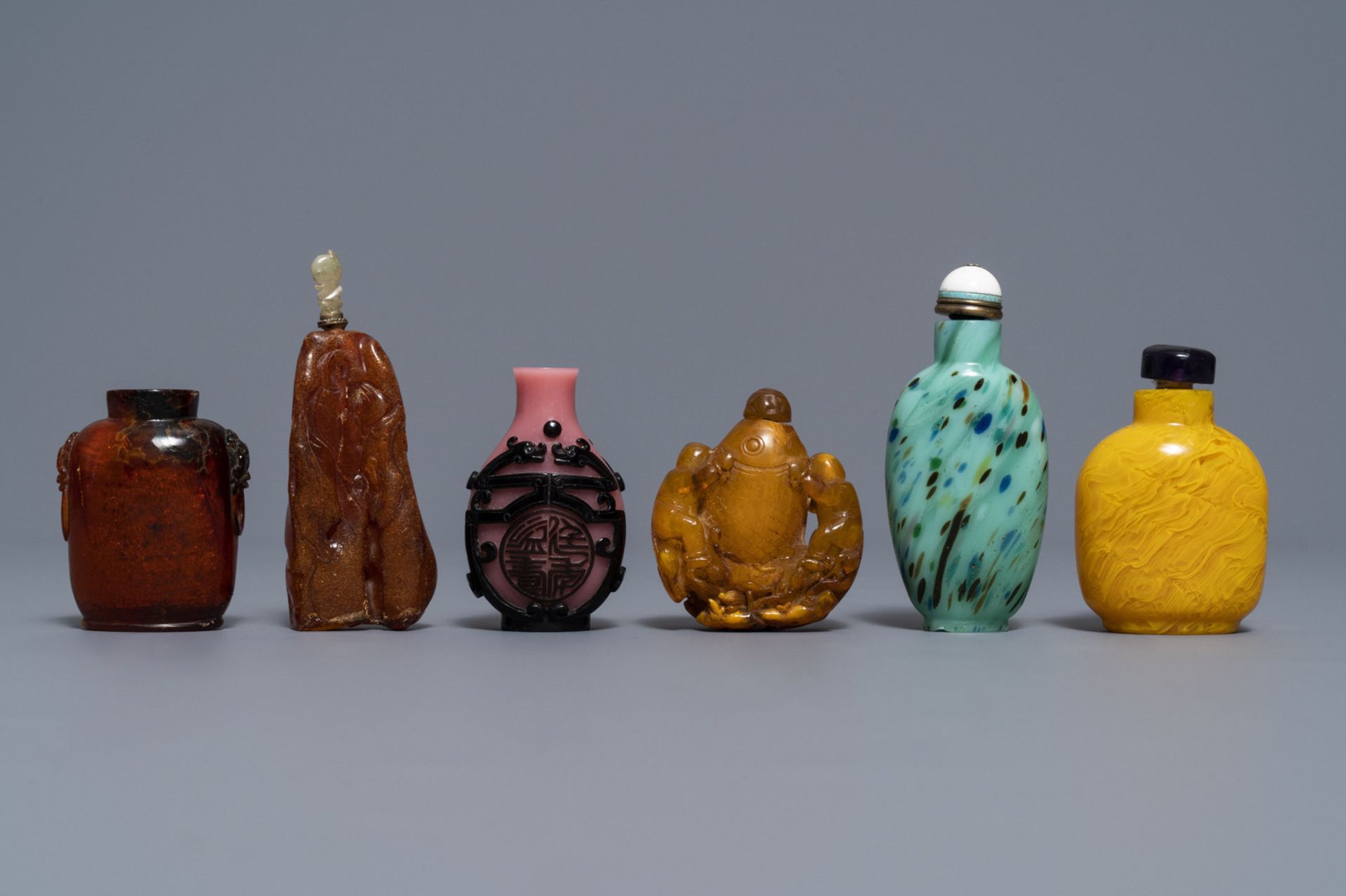 Twelve various Chinese snuff bottles, 20th C. - Image 6 of 13