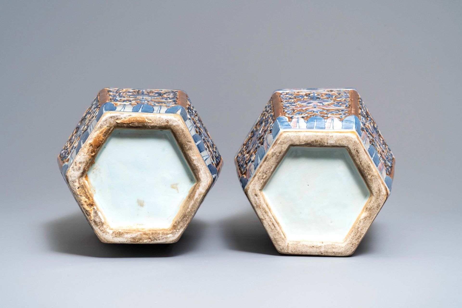 A pair of rare Chinese hexagonal brown-ground blue, white and iron red vases, 19th C. - Image 9 of 9