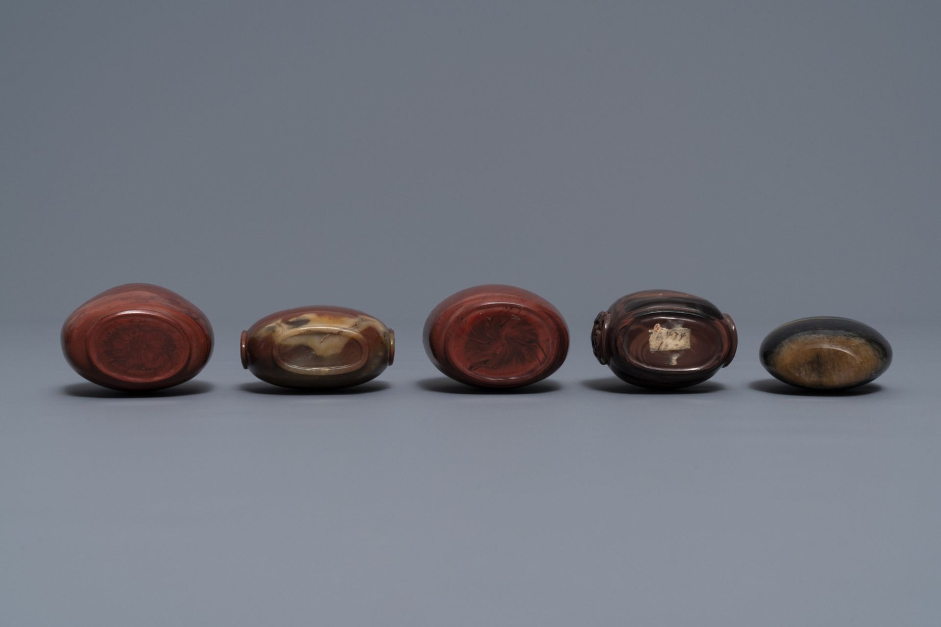 Nine various Chinese hardstone snuff bottles, 19/20th C. - Image 5 of 9