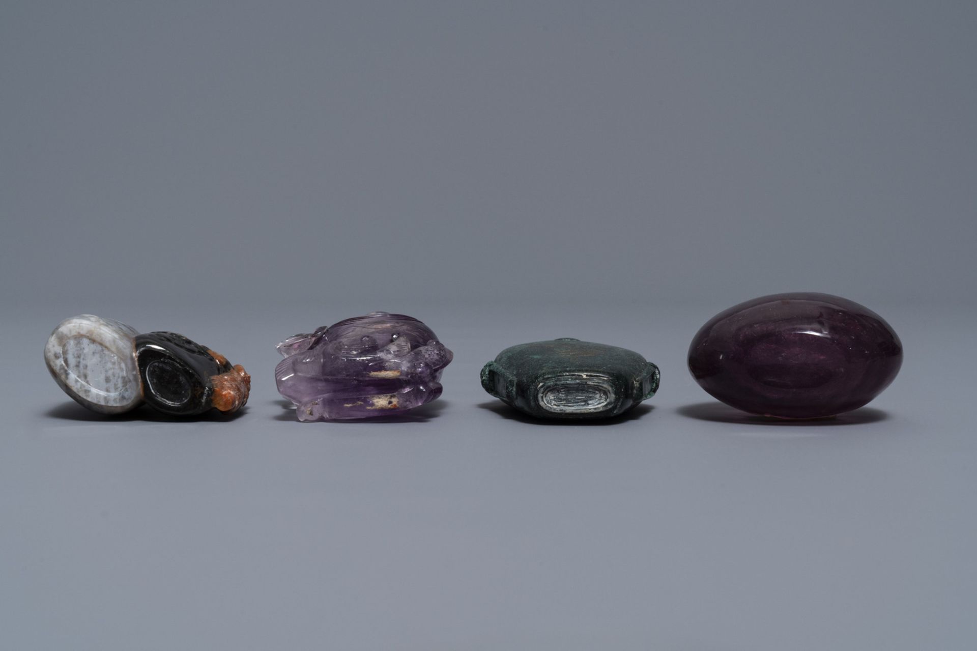 Seven Chinese hardstone, agate and quartz snuff bottles, 19/20th C. - Image 5 of 9