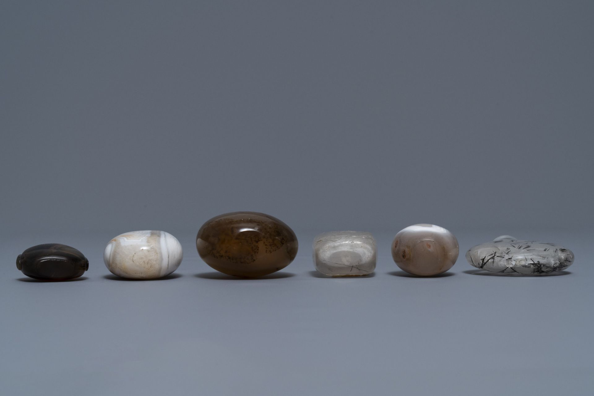 Six Chinese needle quartz and agate snuff bottles, 19/20th C. - Image 4 of 4