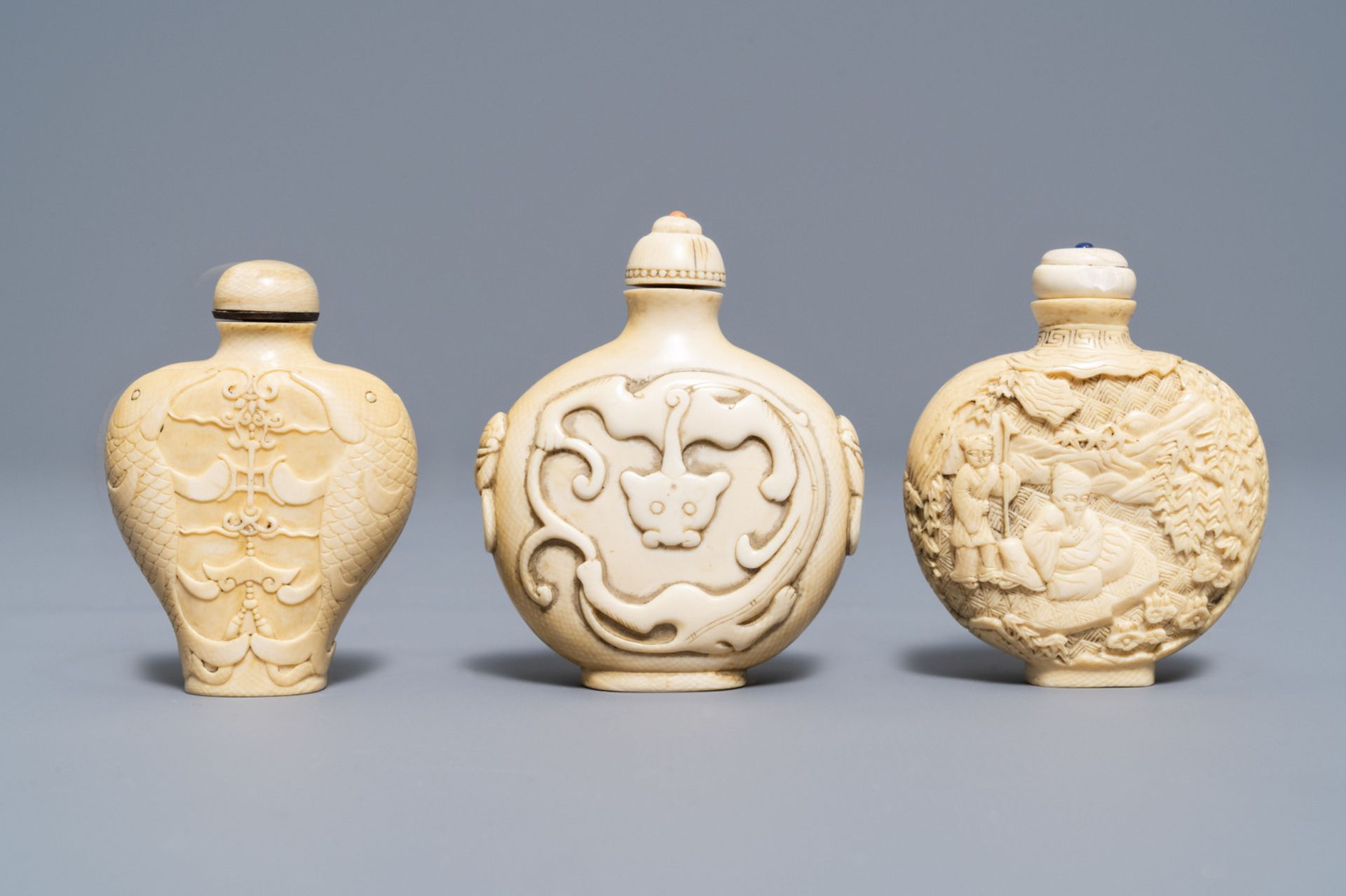 Three Chinese carved ivory snuff bottles, 19th C. - Image 3 of 7