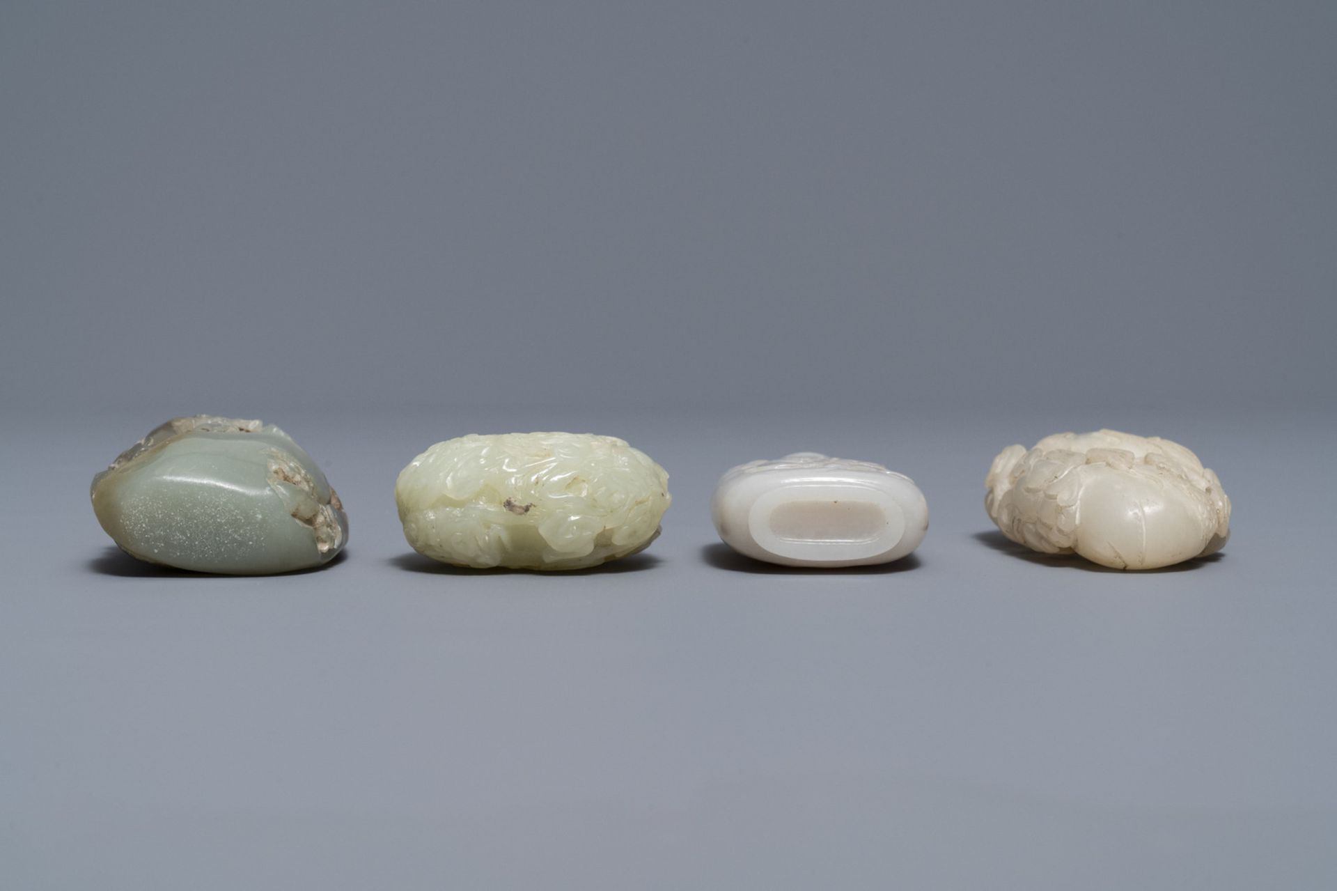 Four Chinese carved jade snuff bottles, 19/20th C. - Image 4 of 4