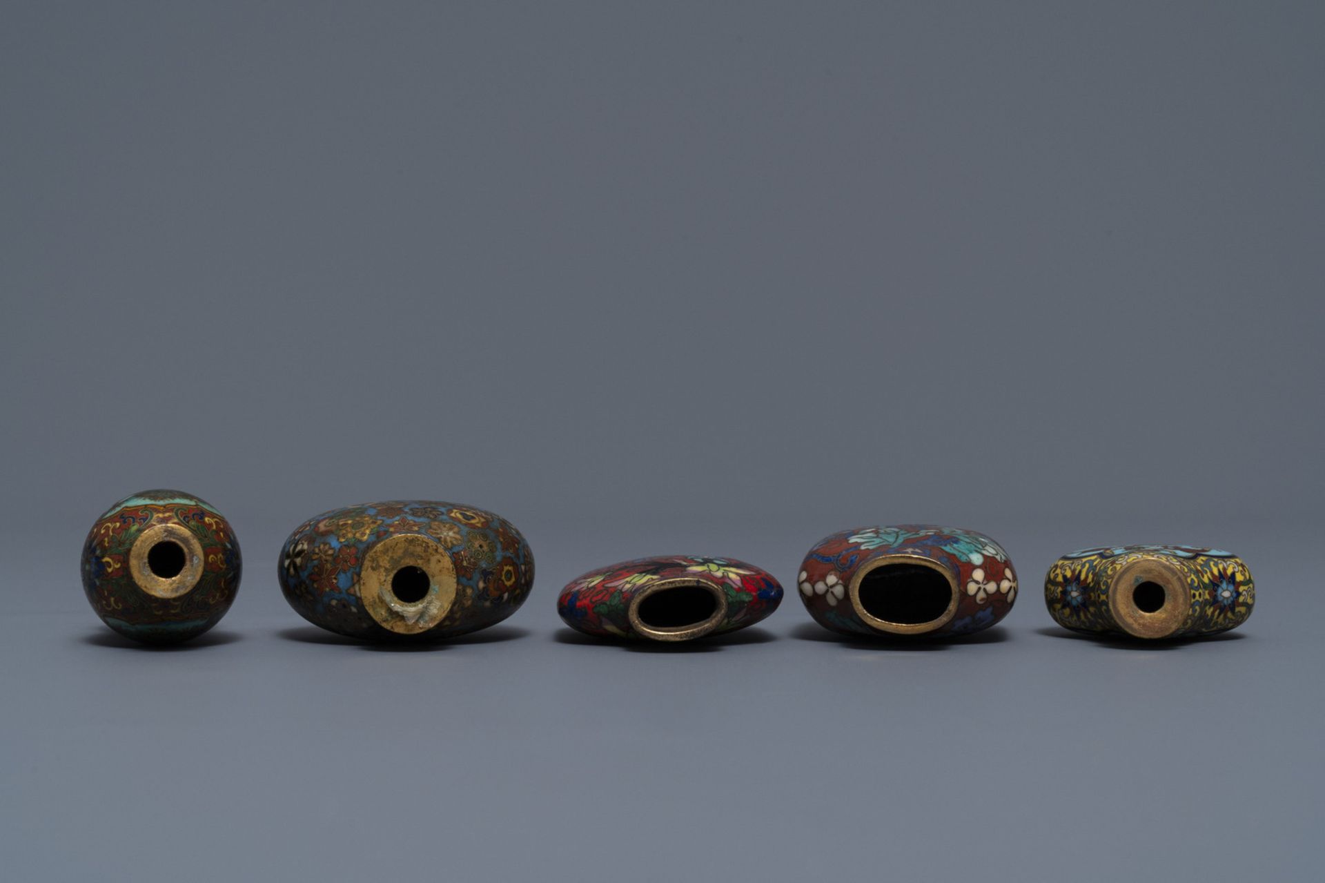 Ten Chinese cloisonnŽ snuff bottles, 19/20th C. - Image 8 of 9