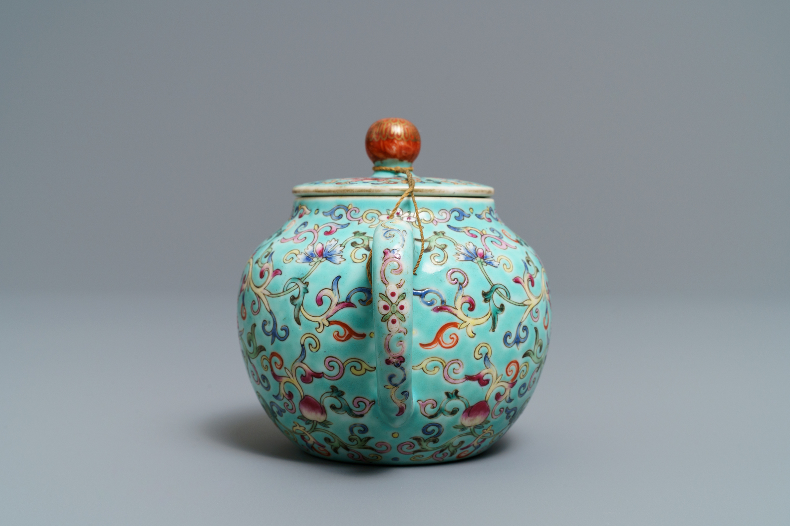 A Chinese turquoise-ground famille rose teapot, Jiaqing mark, Republic, 20th C. - Image 5 of 7