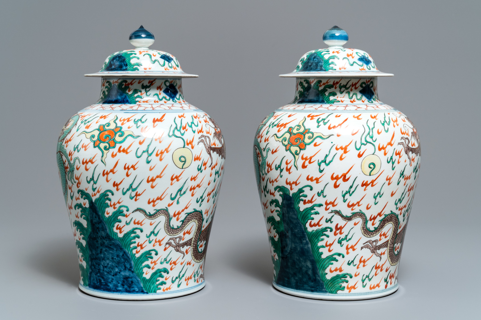 A pair of wucai-style vases and covers with dragons, Samson, Paris, 19th C - Image 6 of 8