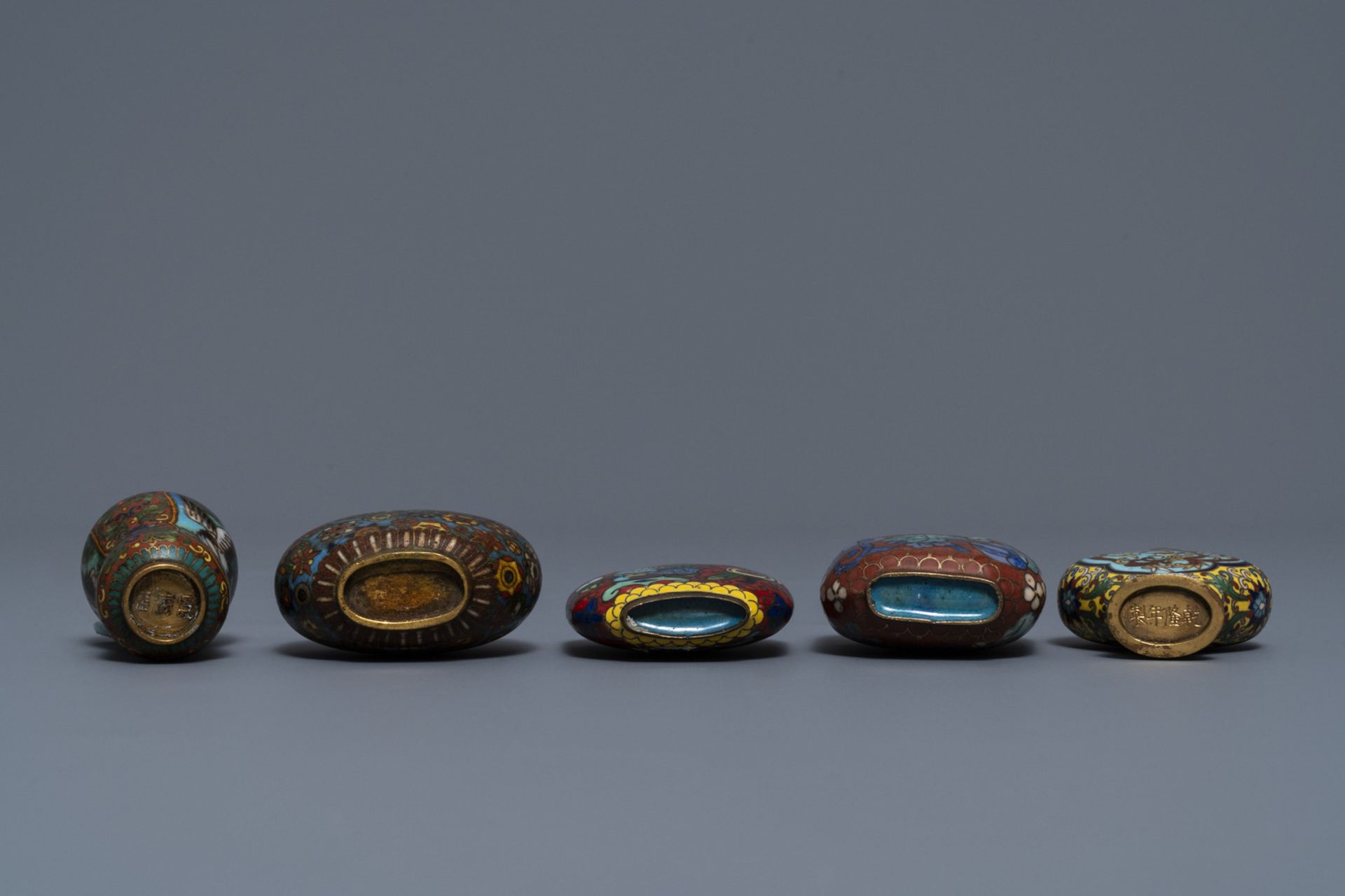 Ten Chinese cloisonnŽ snuff bottles, 19/20th C. - Image 9 of 9