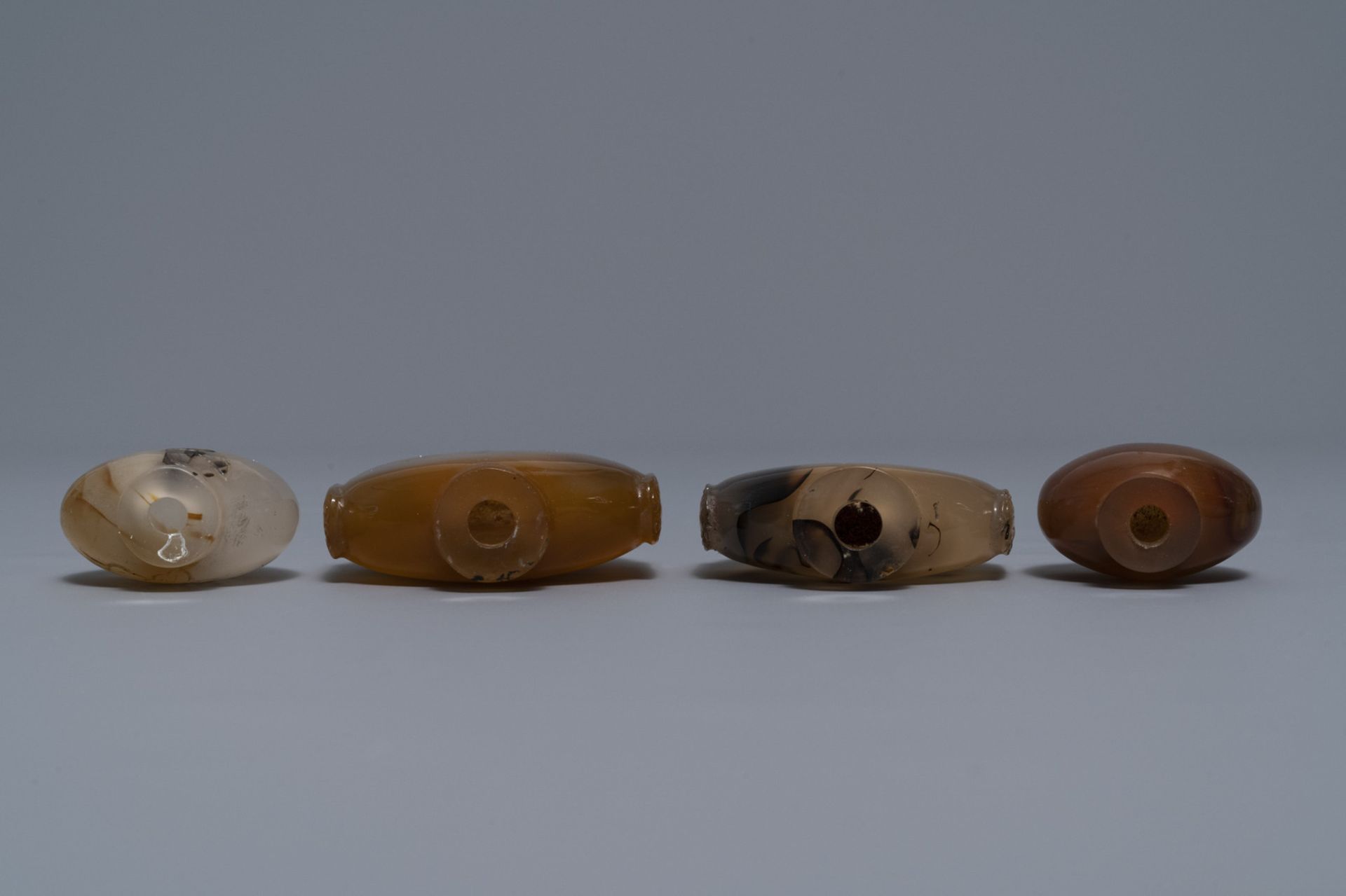 Eight Chinese agate snuff bottles, 19/20th C. - Image 8 of 9