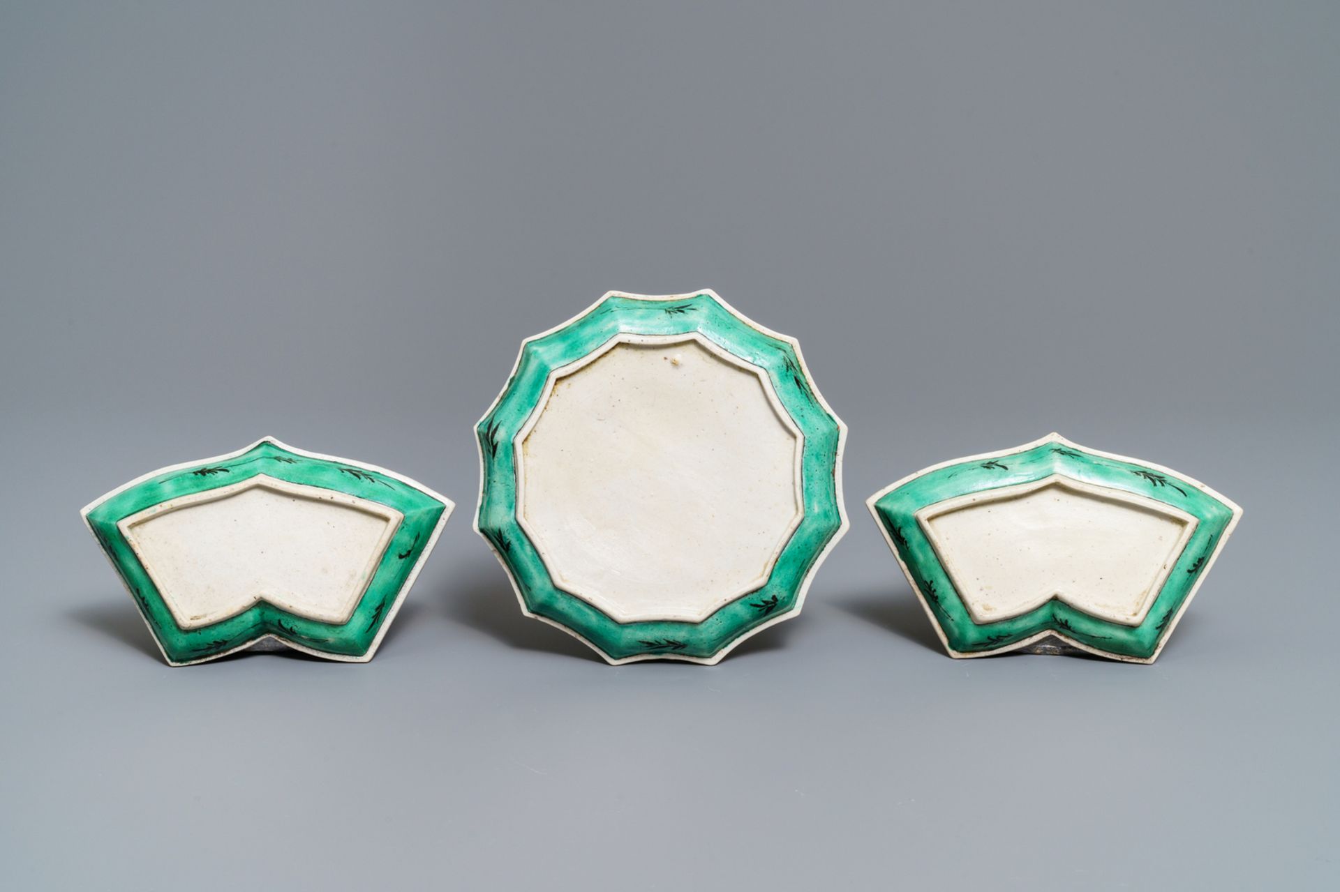 A Chinese verte biscuit sweetmeat set on wooden tray, Kangxi - Image 4 of 7