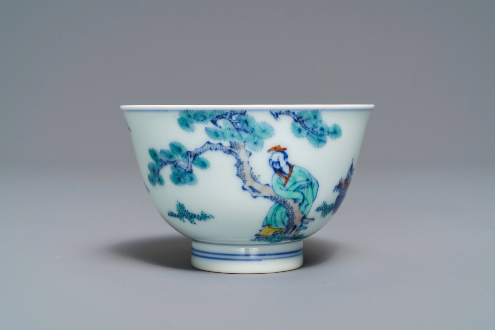 A Chinese doucai bowl with figures in a landscape, Kangxi mark, 19/20th C. - Image 2 of 7