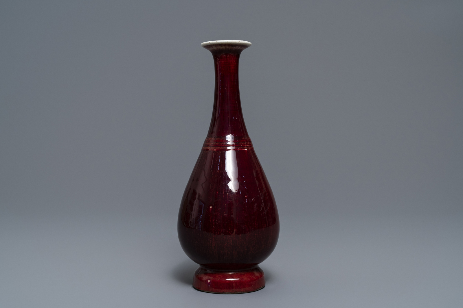 A Chinese pear-shaped 'langyao' vase, 19th C. - Image 3 of 7