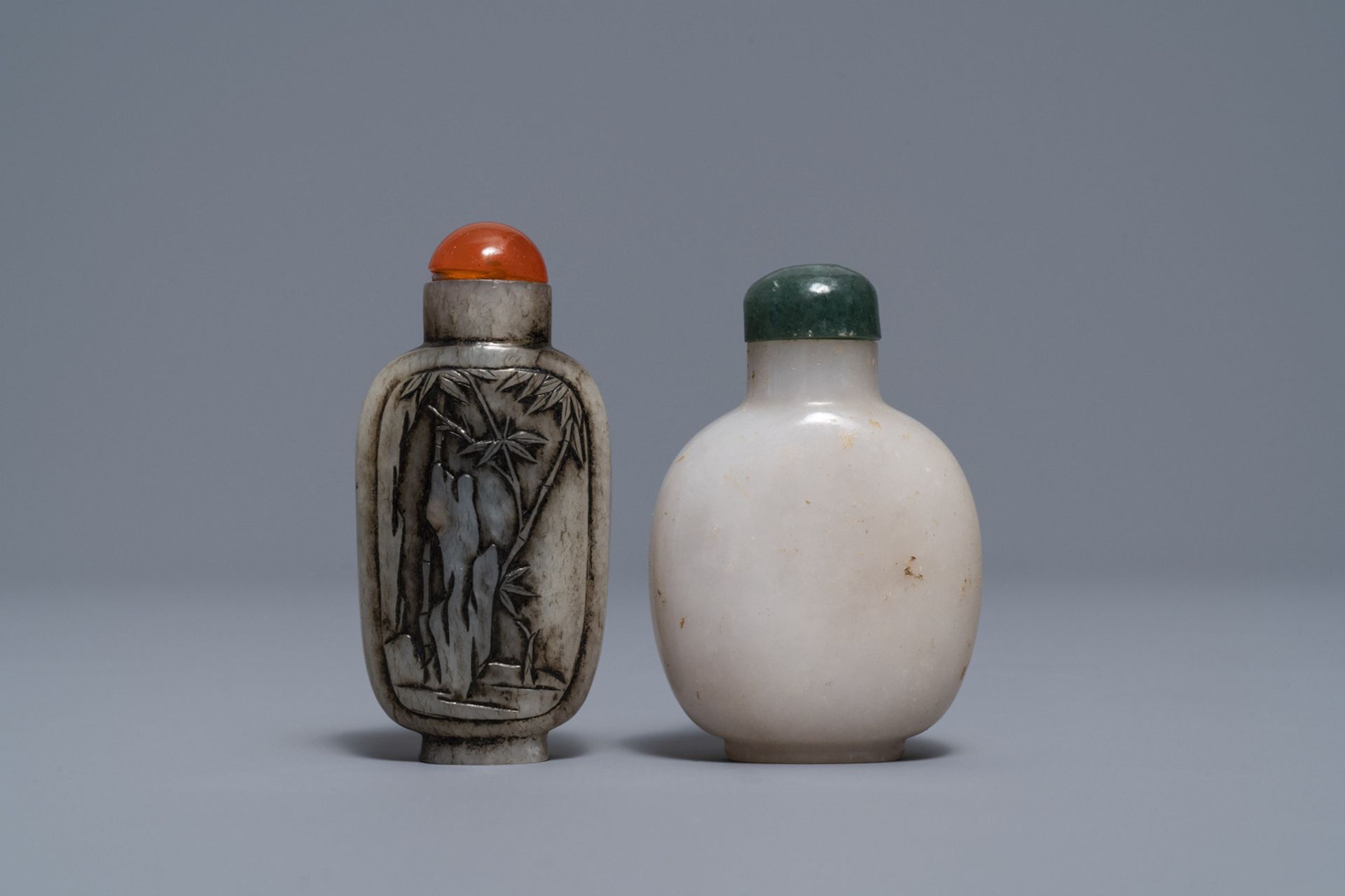 Three Chinese greyish white and black and white jade snuff bottles, 19/20th C. - Image 2 of 9