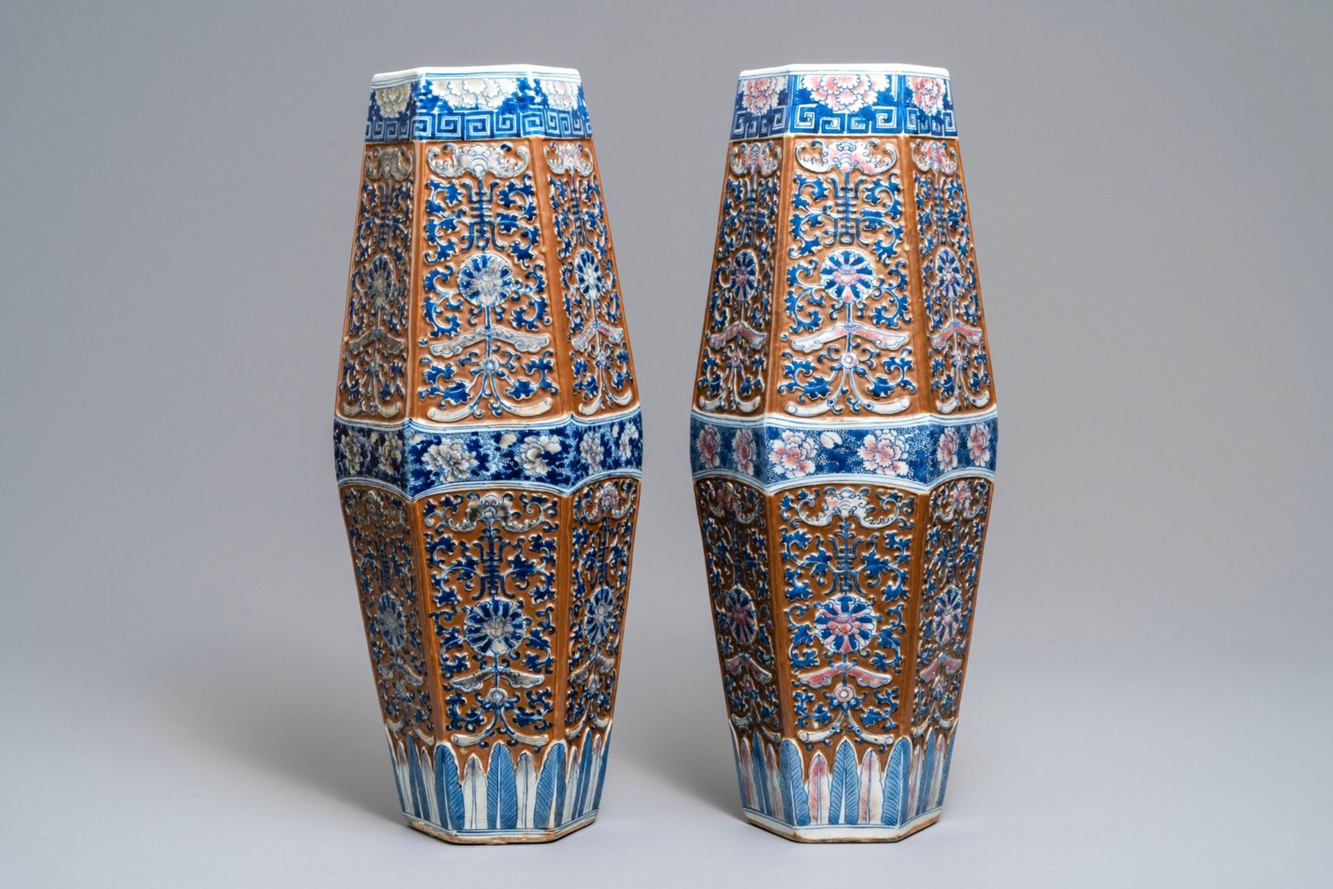 A pair of rare Chinese hexagonal brown-ground blue, white and iron red vases, 19th C. - Image 3 of 9